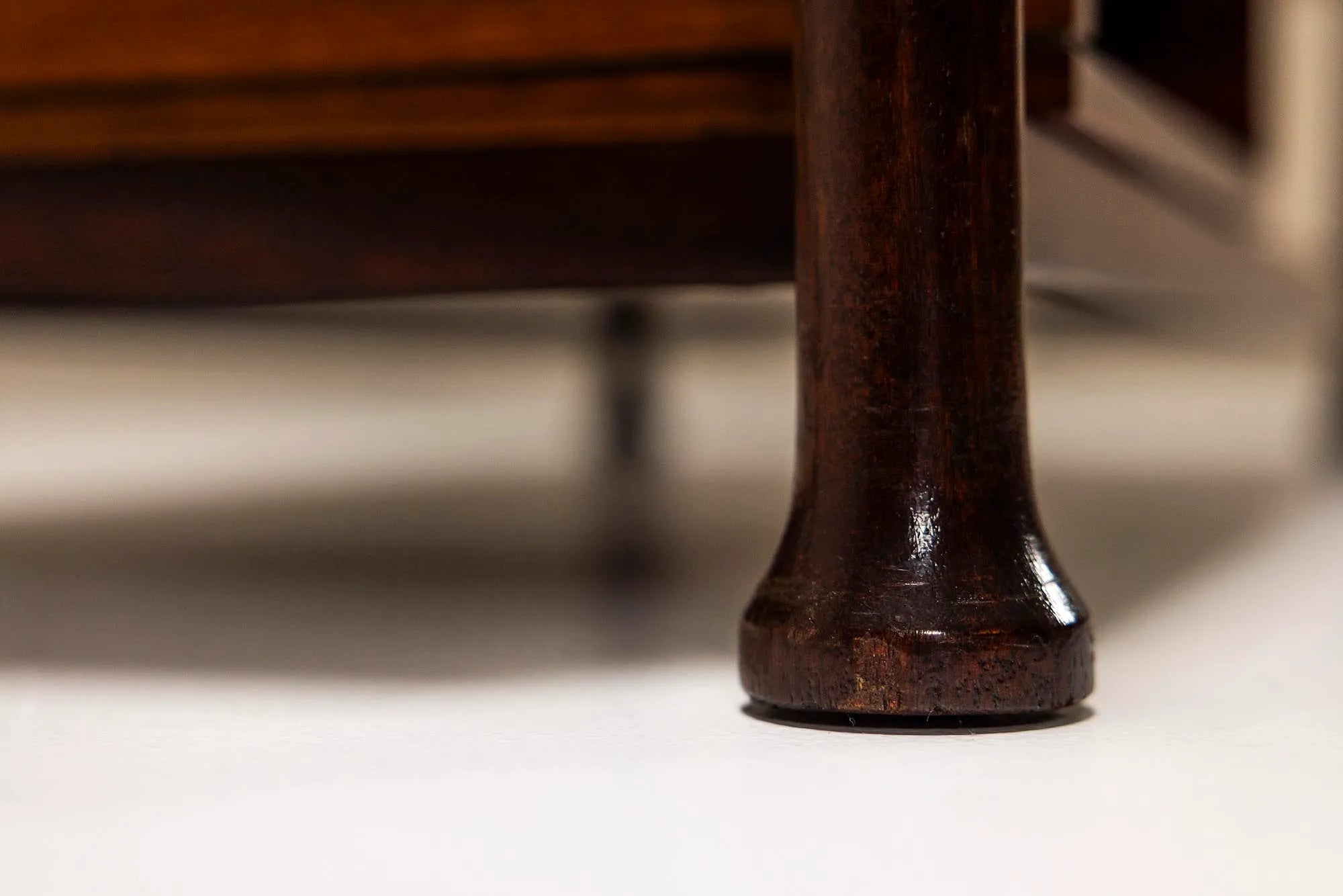 Rectangular_Coffee_Table_Veneered_In_Rosewood,_Italy_1960's