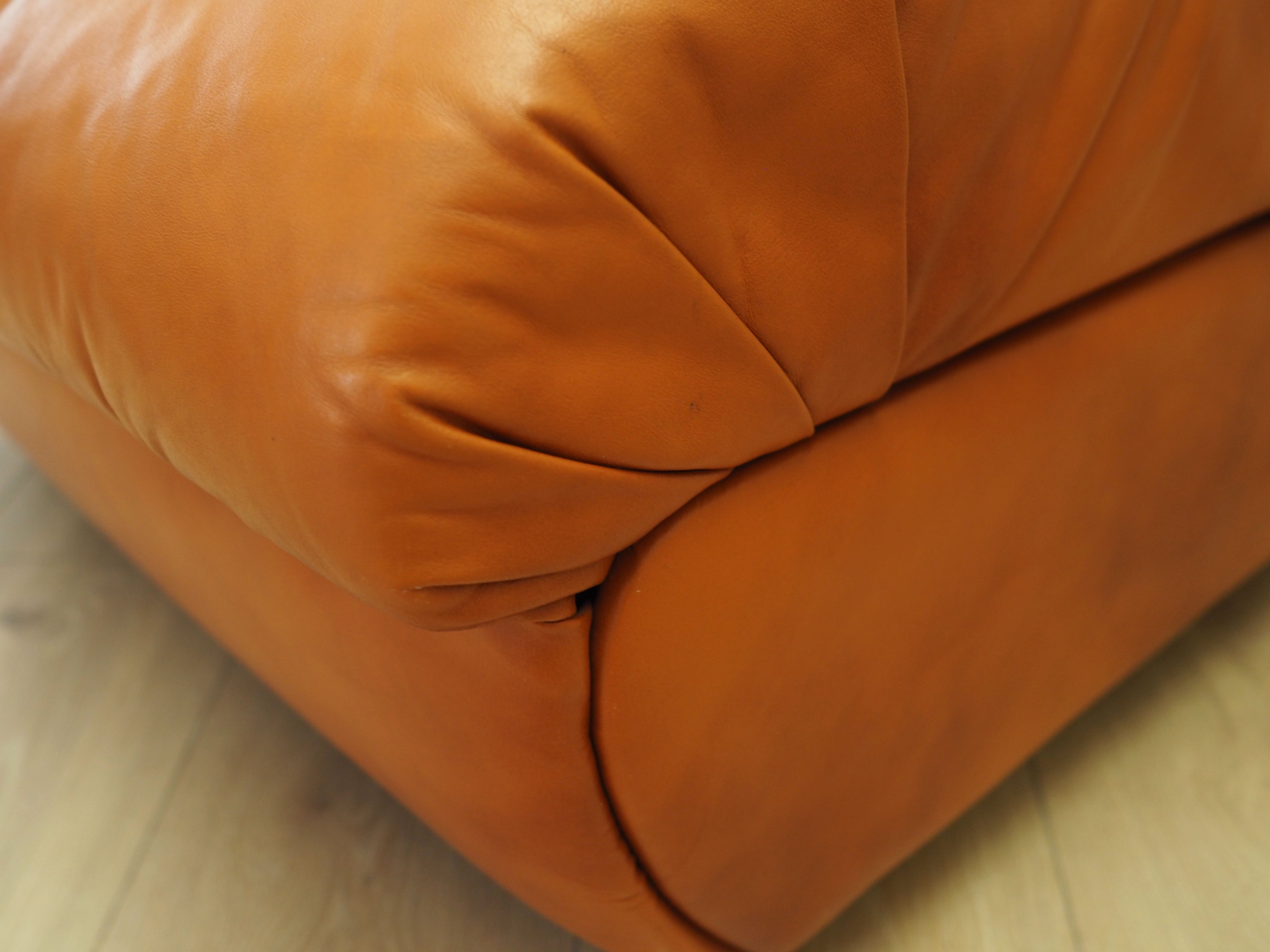 Red_Armchair,_Original_Leather,_1970s,_Italy