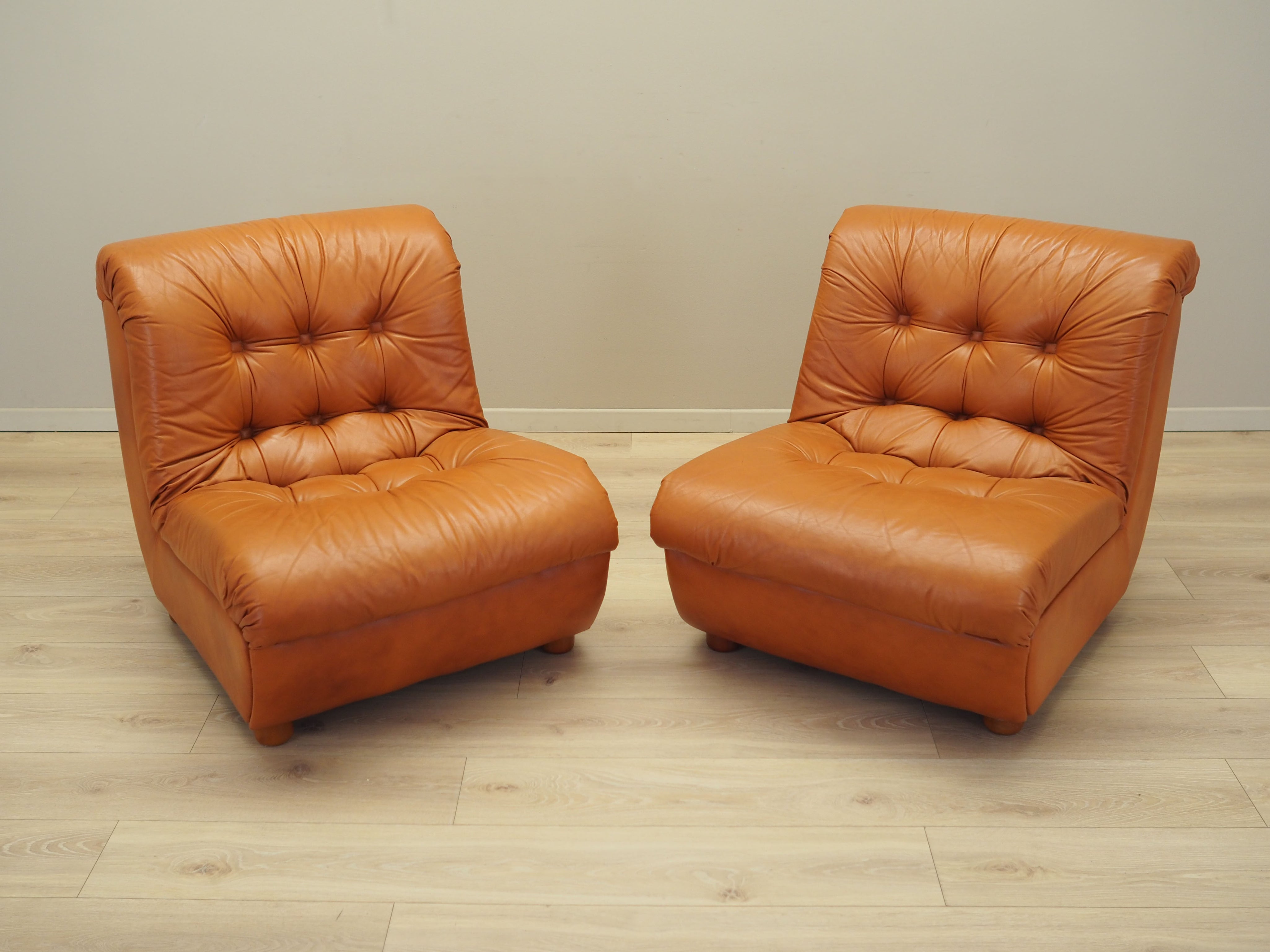 Red_Armchair,_Original_Leather,_1970s,_Italy