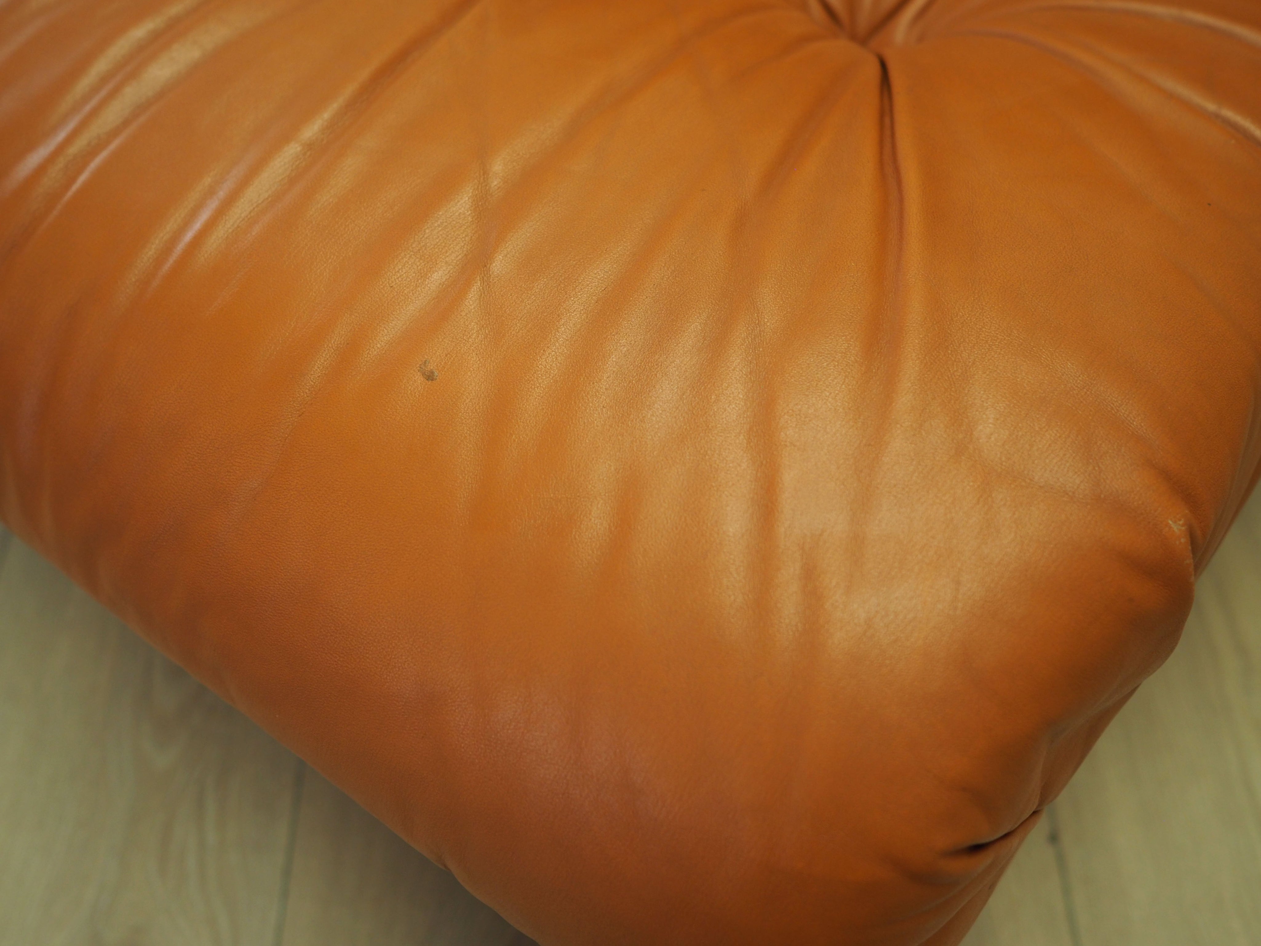Red_Armchair,_Original_Leather,_1970s,_Italy