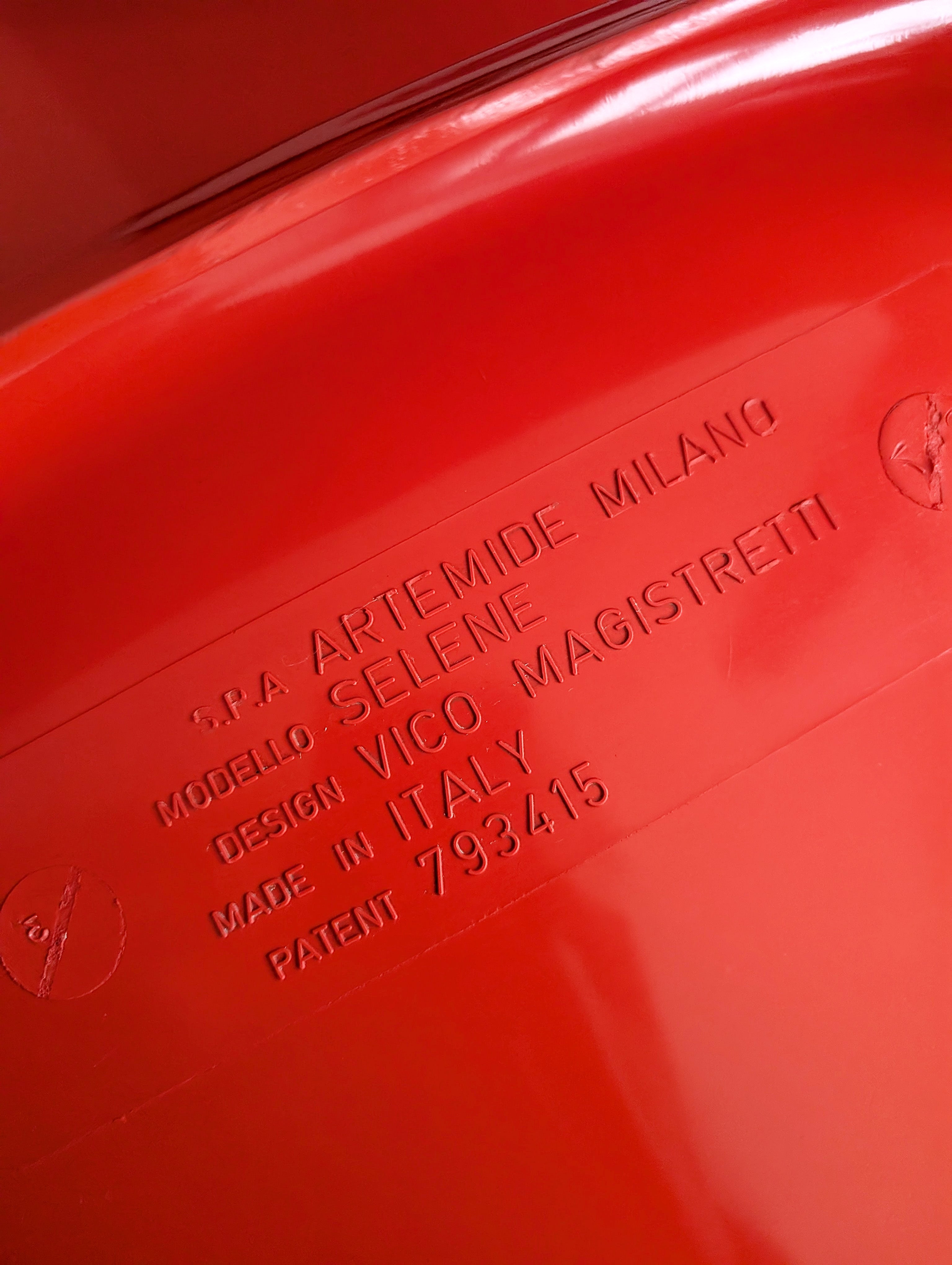 Set_of_Red_Selene_Table_and_3_chairs_by_Vico_Magistretti_for_Artemide,_1960s