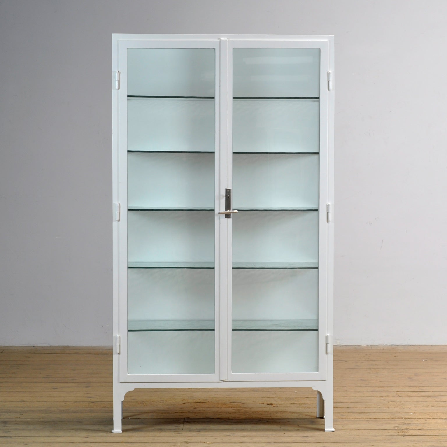 Restored_Medical_cabinet_from_1930’s