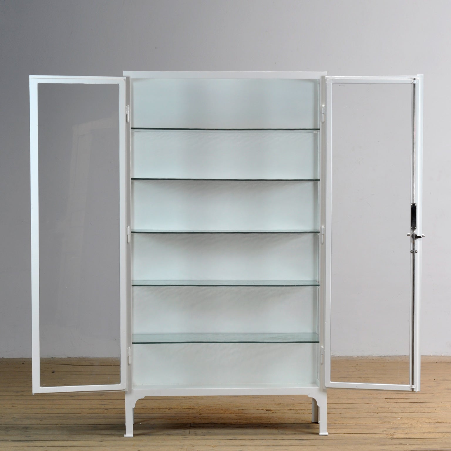 Restored_Medical_cabinet_from_1930’s