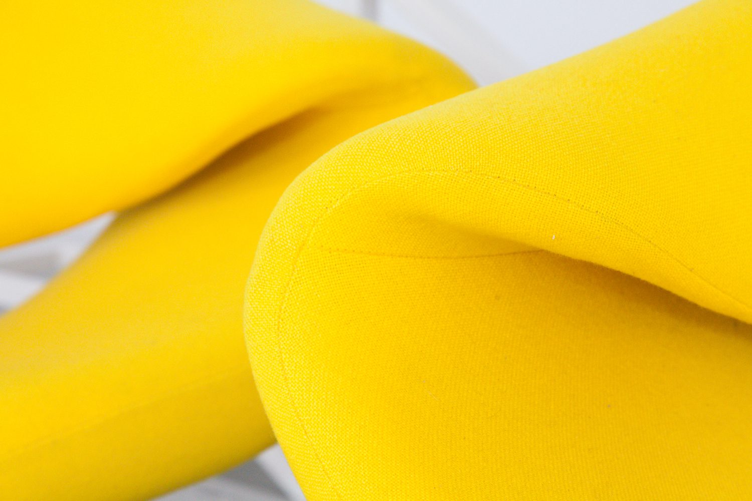 Ribbon_Armchair_by_Pierre_Paulin,_Model_F582,_Artifort,_1965