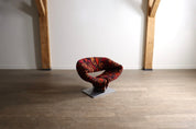 Ribbon_Chair_by_Pierre_Paulin_for_Artifort_in_Jack_Lenor_Larsen_Momentum_Fabric,_Dutch_Design_Icon