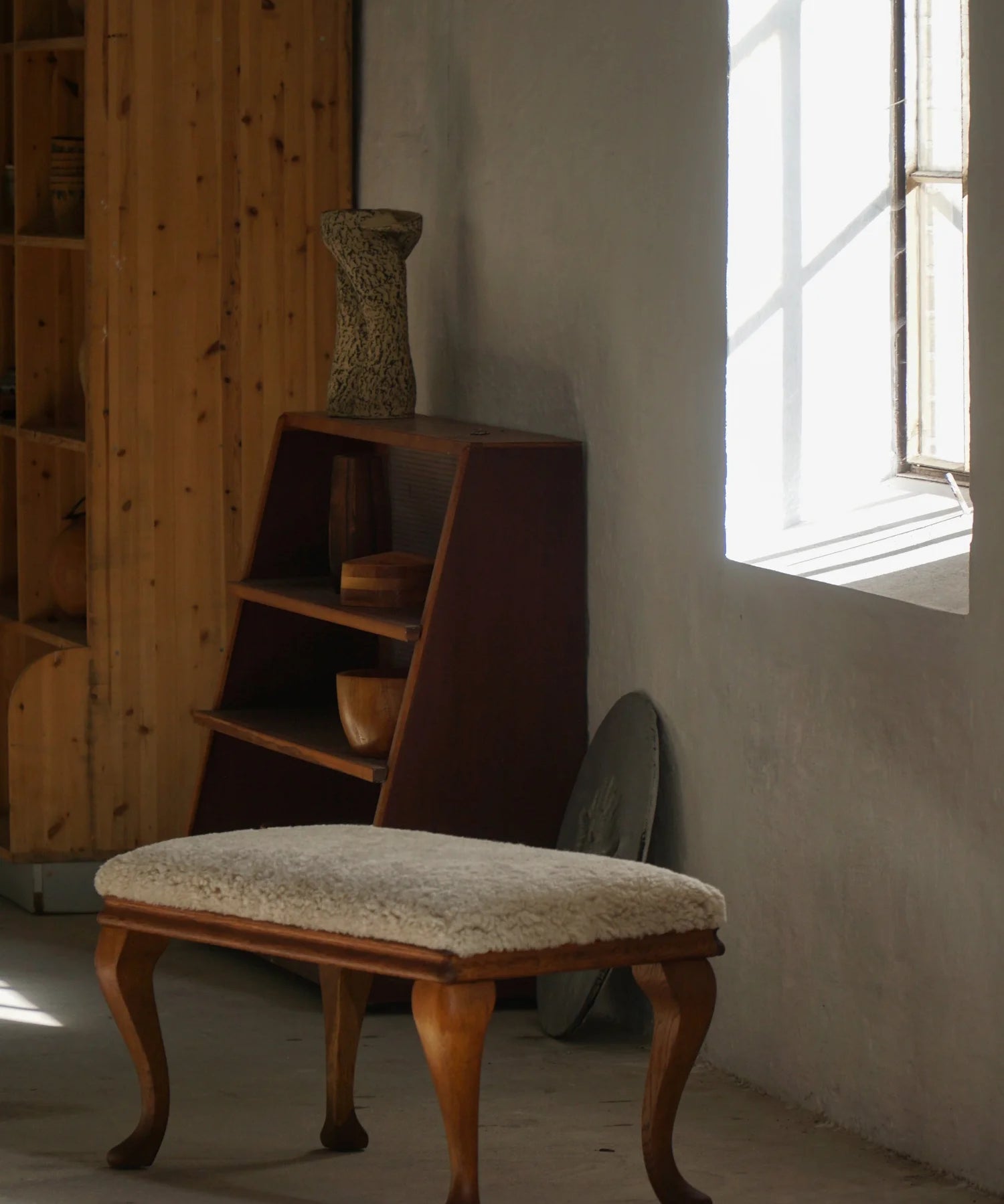 Rococo_Bench_with_Cabriole_Legs_and_Lambswool_Upholstery