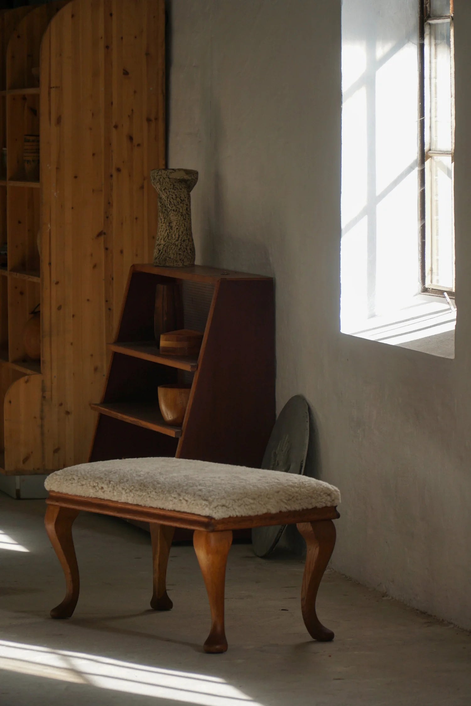 Rococo_Bench_with_Cabriole_Legs_and_Lambswool_Upholstery