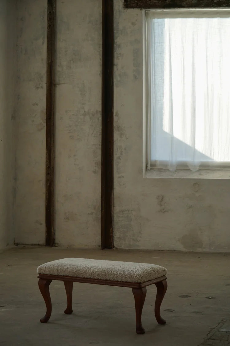 Rococo_Bench_with_Cabriole_Legs_and_Lambswool_Upholstery
