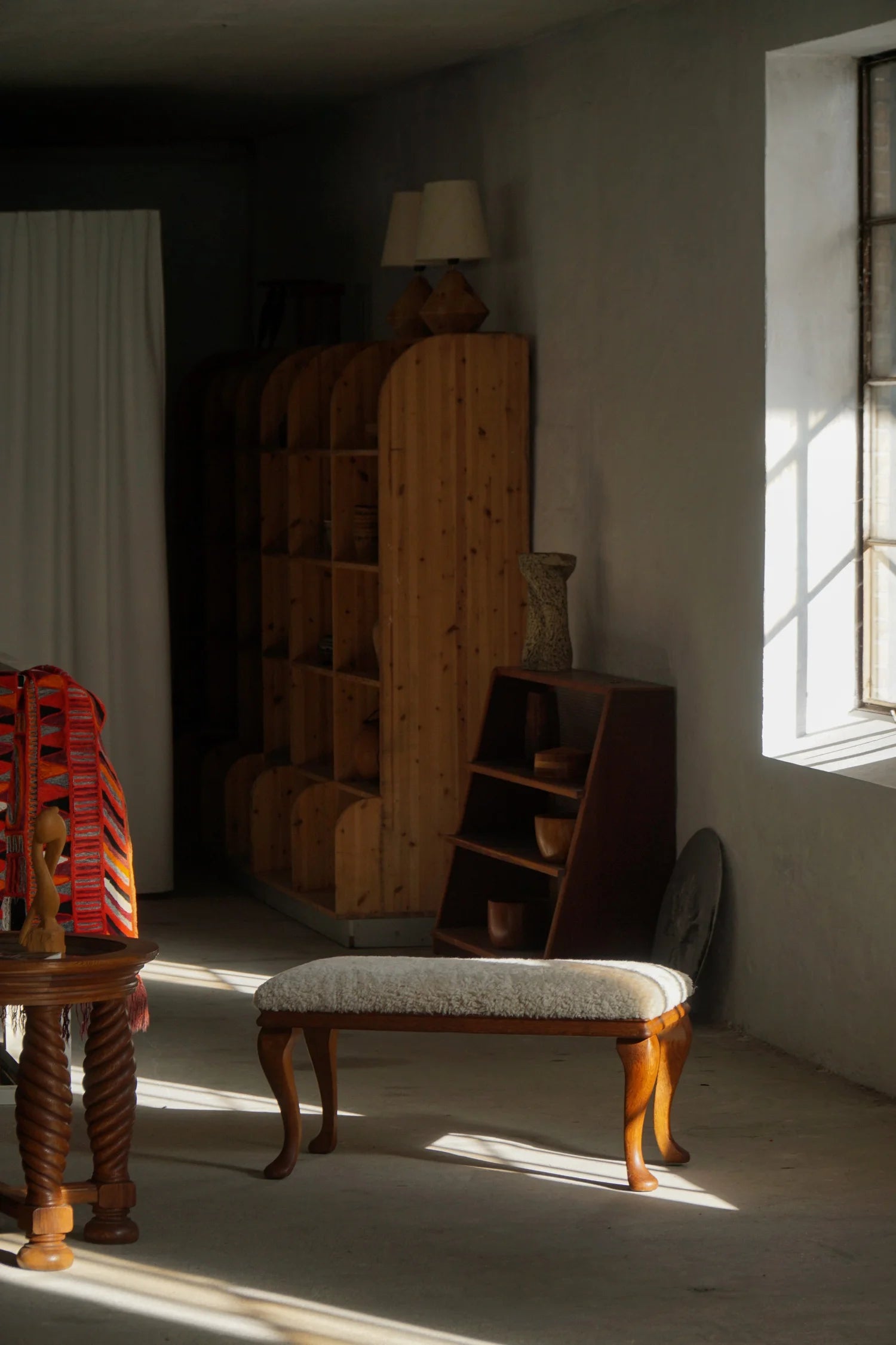 Rococo_Bench_with_Cabriole_Legs_and_Lambswool_Upholstery