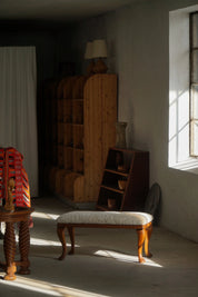 Rococo_Bench_with_Cabriole_Legs_and_Lambswool_Upholstery