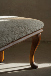 Rococo_Bench_with_Cabriole_Legs_and_Lambswool_Upholstery