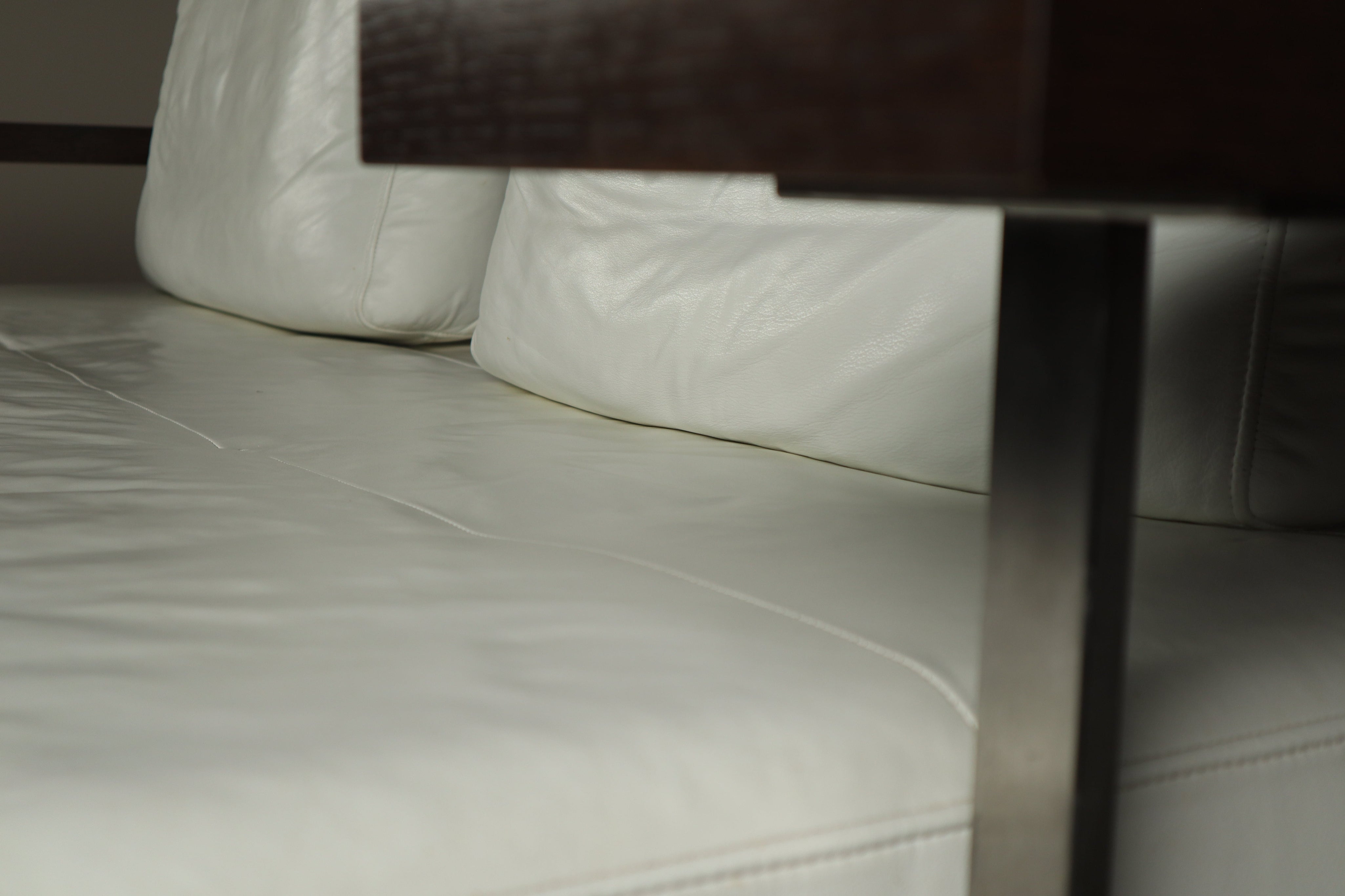 Rolf_Benz_Dono_sofa_by_Christian_Werner_in_white_leather,_1990s