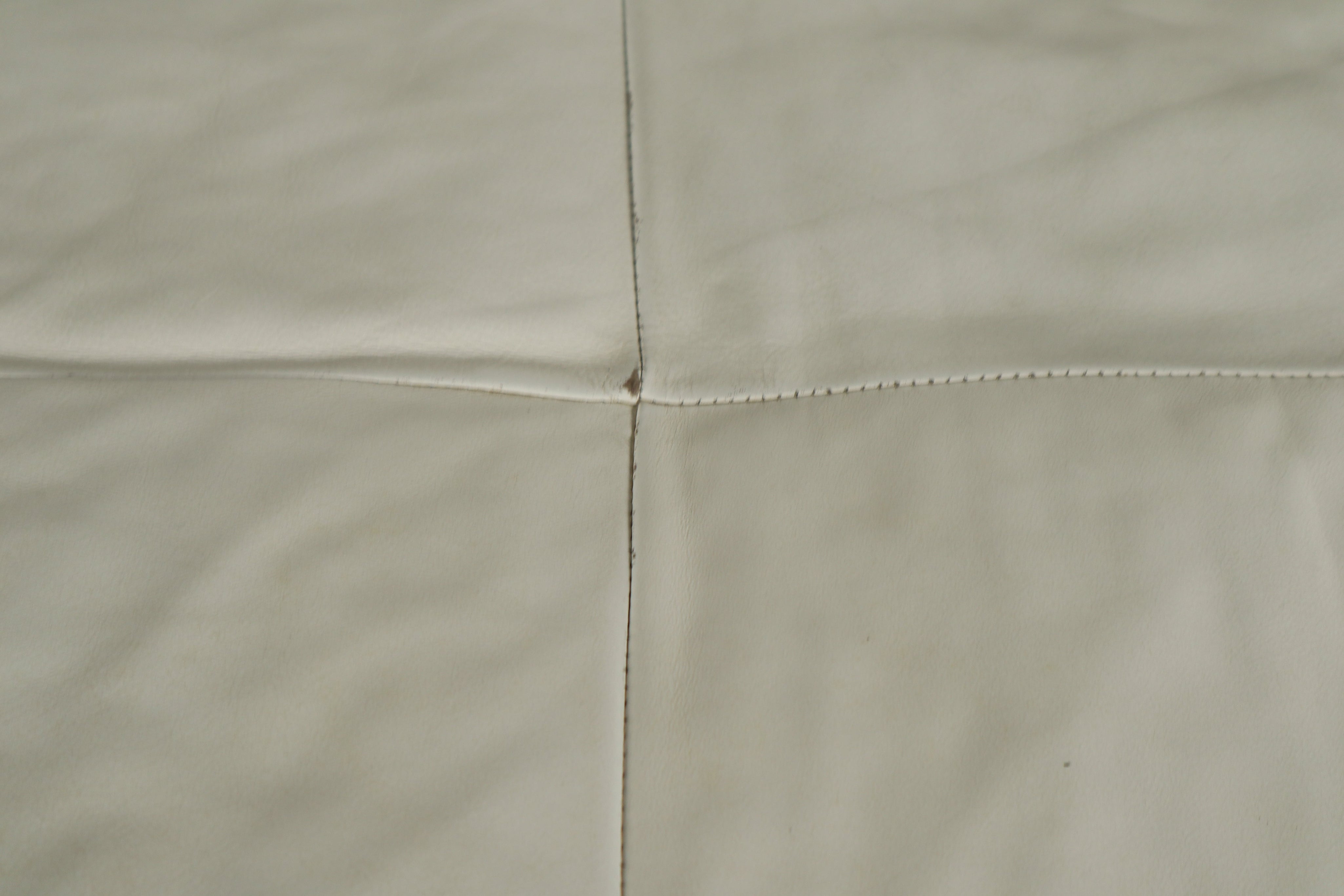 Rolf_Benz_Dono_sofa_by_Christian_Werner_in_white_leather,_1990s