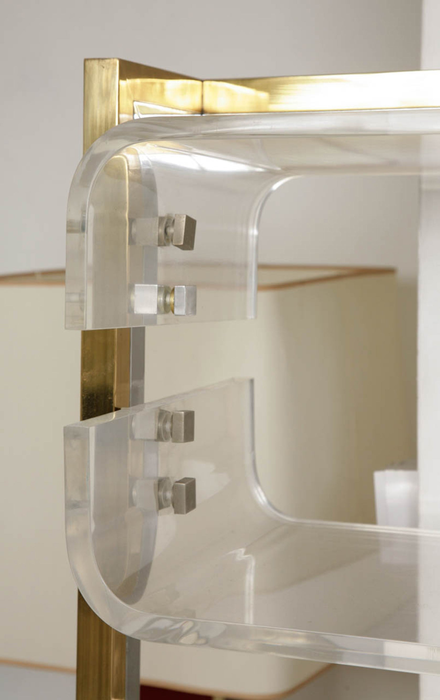 Romeo_Rega_Burl_Walnut_Shelving_Unit_with_Lucite_Shelves,_Italy_1970s