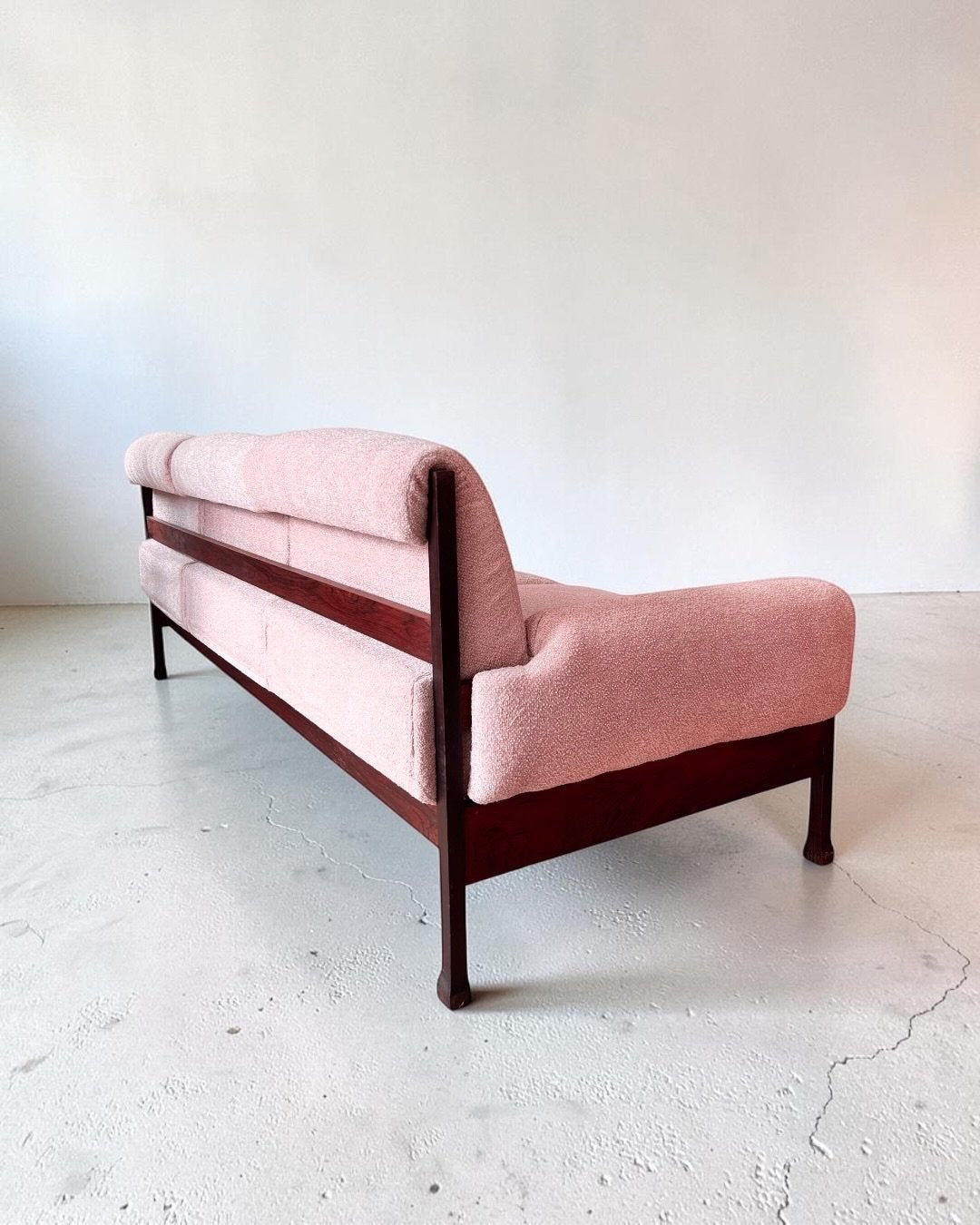 Italian_Mid-Century_Three-Seater_Sofa_in_Rosewood_and_Powder_Pink_Bouclé,_1960s