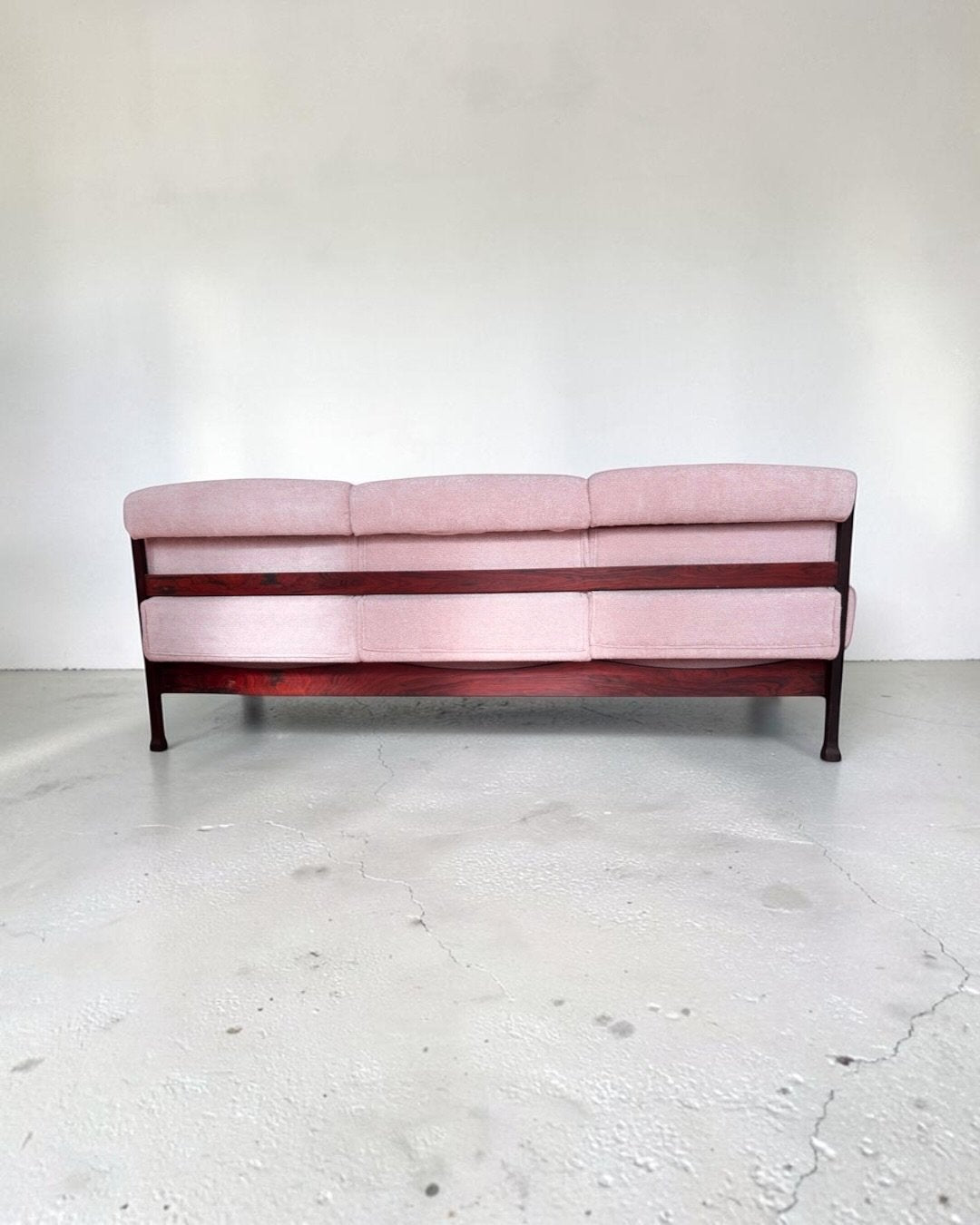 Italian_Mid-Century_Three-Seater_Sofa_in_Rosewood_and_Powder_Pink_Bouclé,_1960s