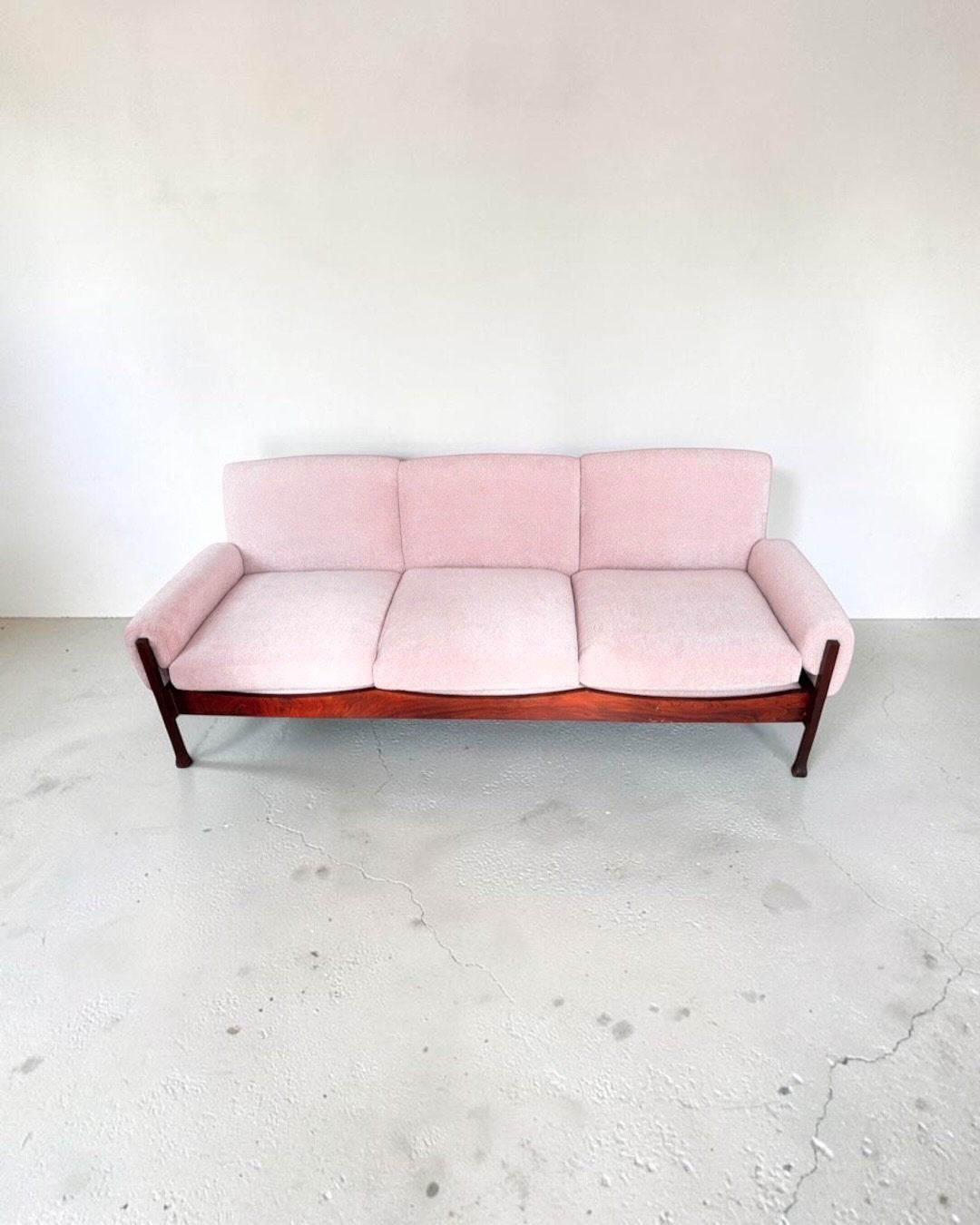 Italian_Mid-Century_Three-Seater_Sofa_in_Rosewood_and_Powder_Pink_Bouclé,_1960s