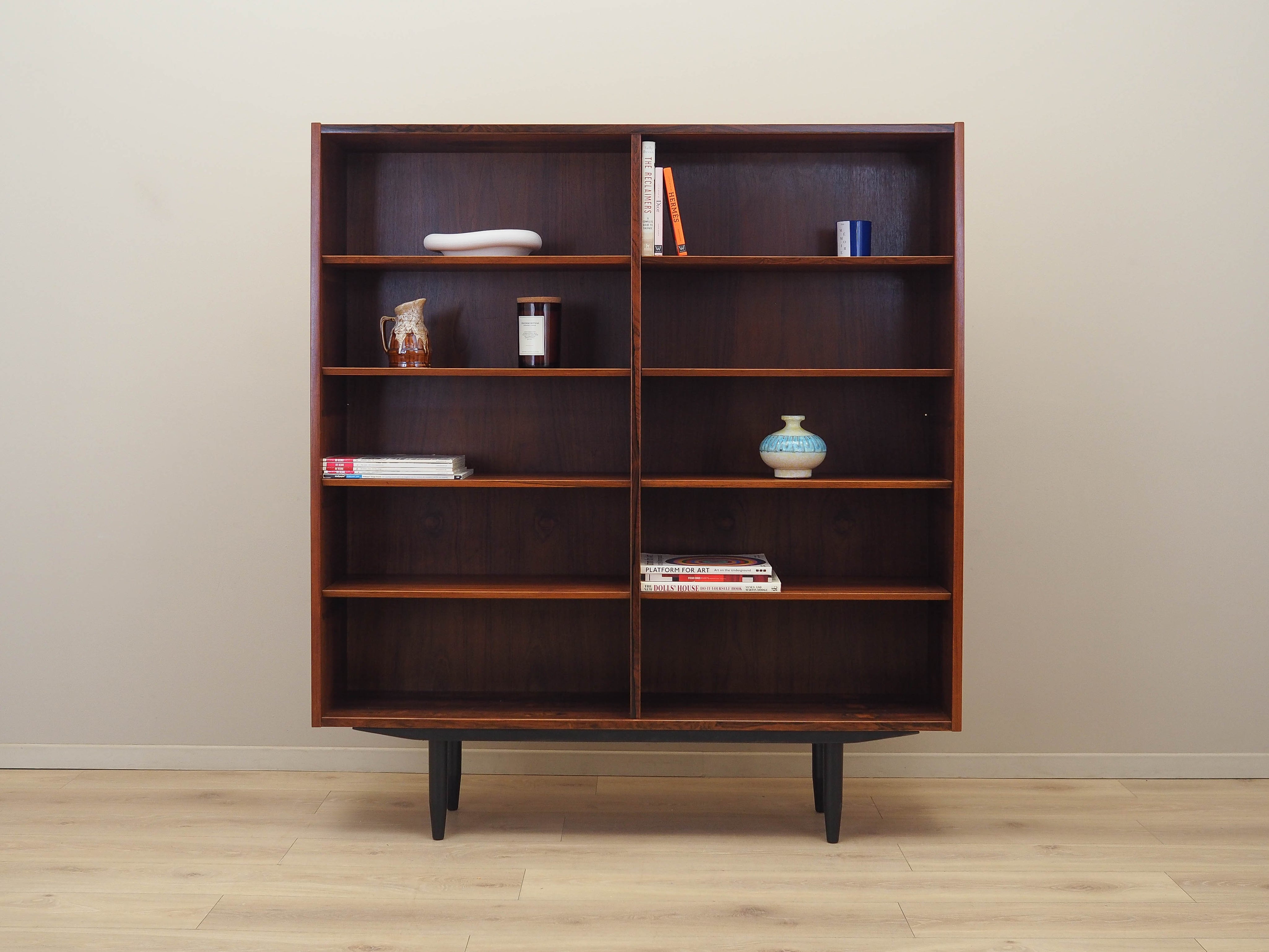 Rosewood_Bookcase,_Hundevad,_1970s,_Denmark