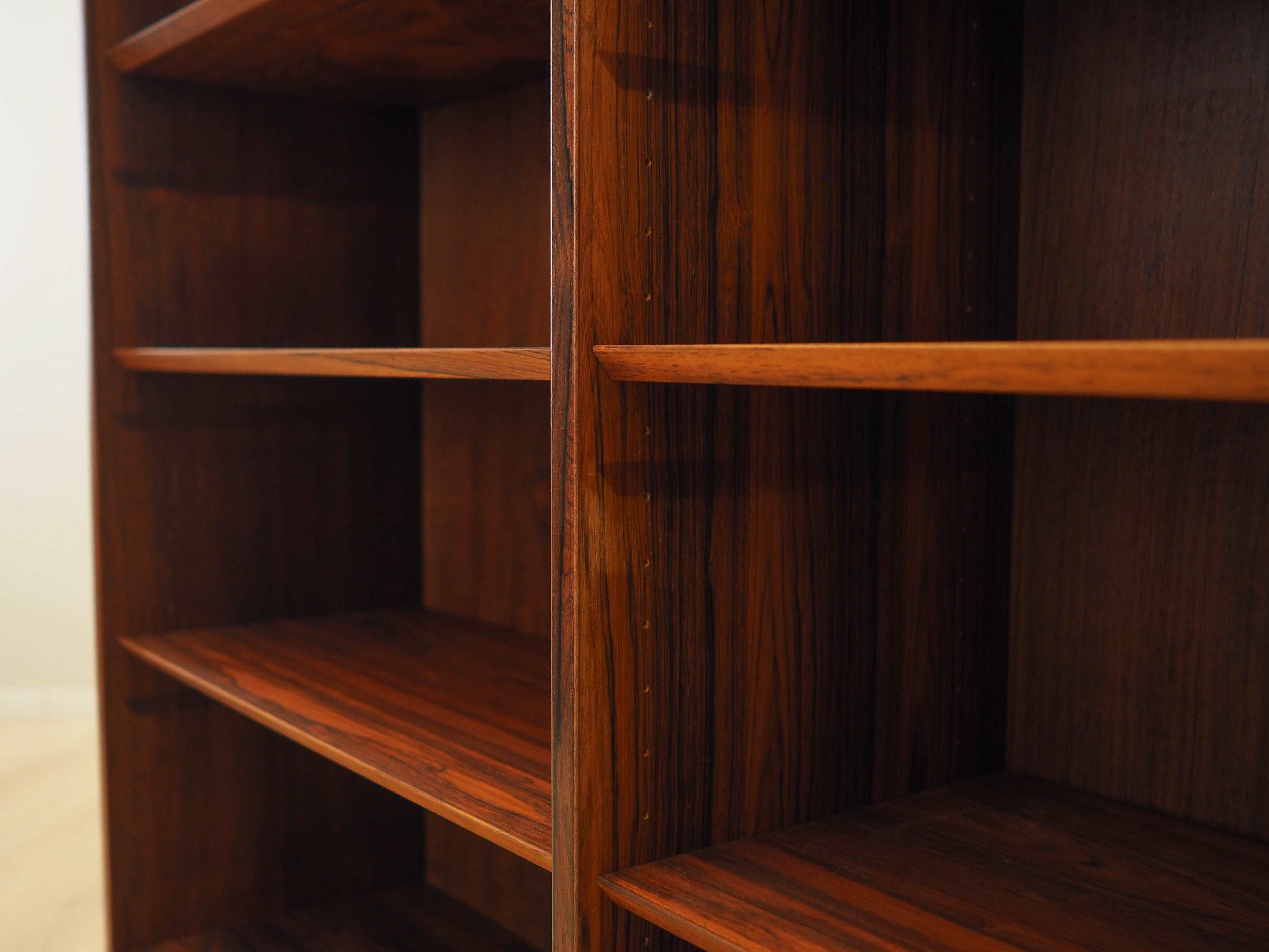 Rosewood_Bookcase,_Hundevad,_1970s,_Denmark