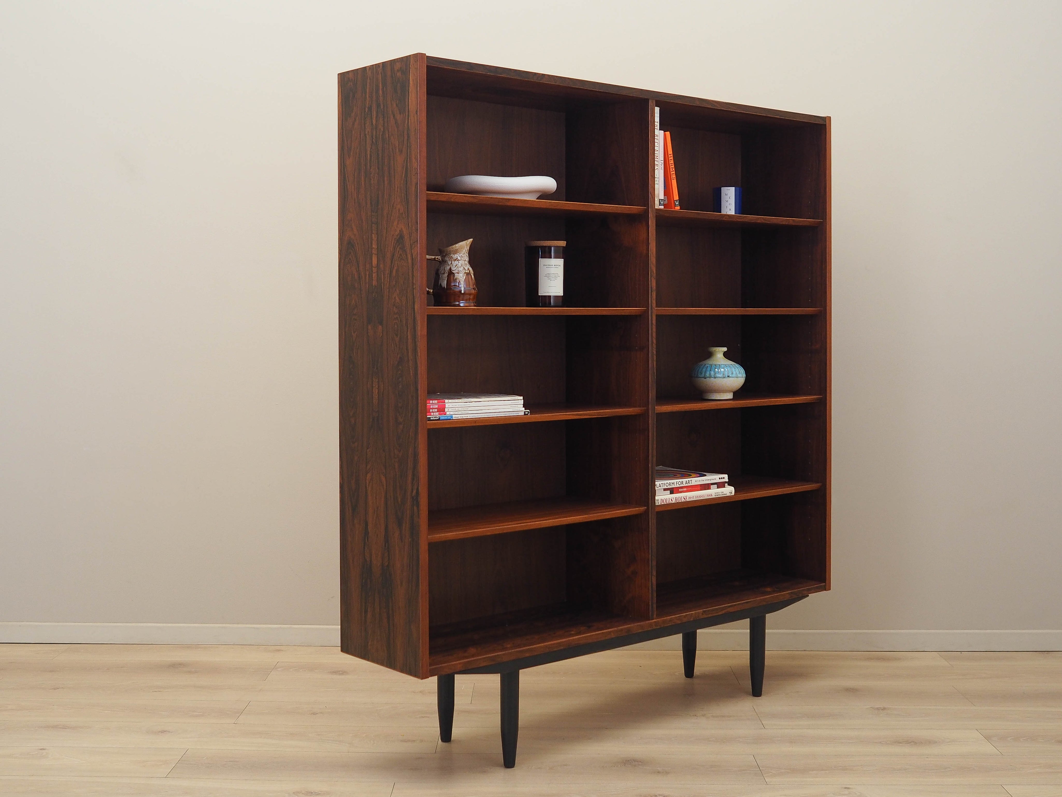 Rosewood_Bookcase,_Hundevad,_1970s,_Denmark