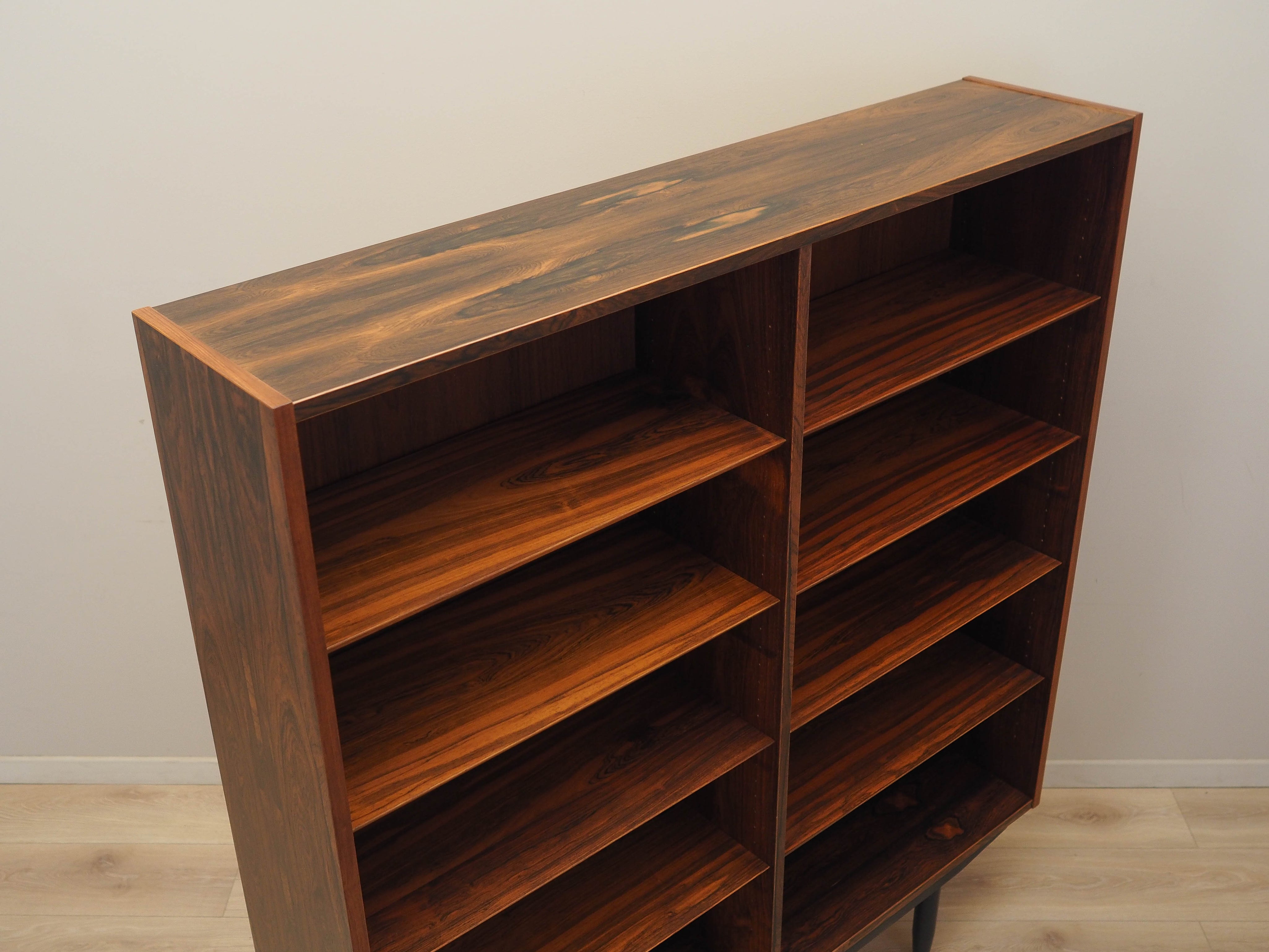Rosewood_Bookcase,_Hundevad,_1970s,_Denmark