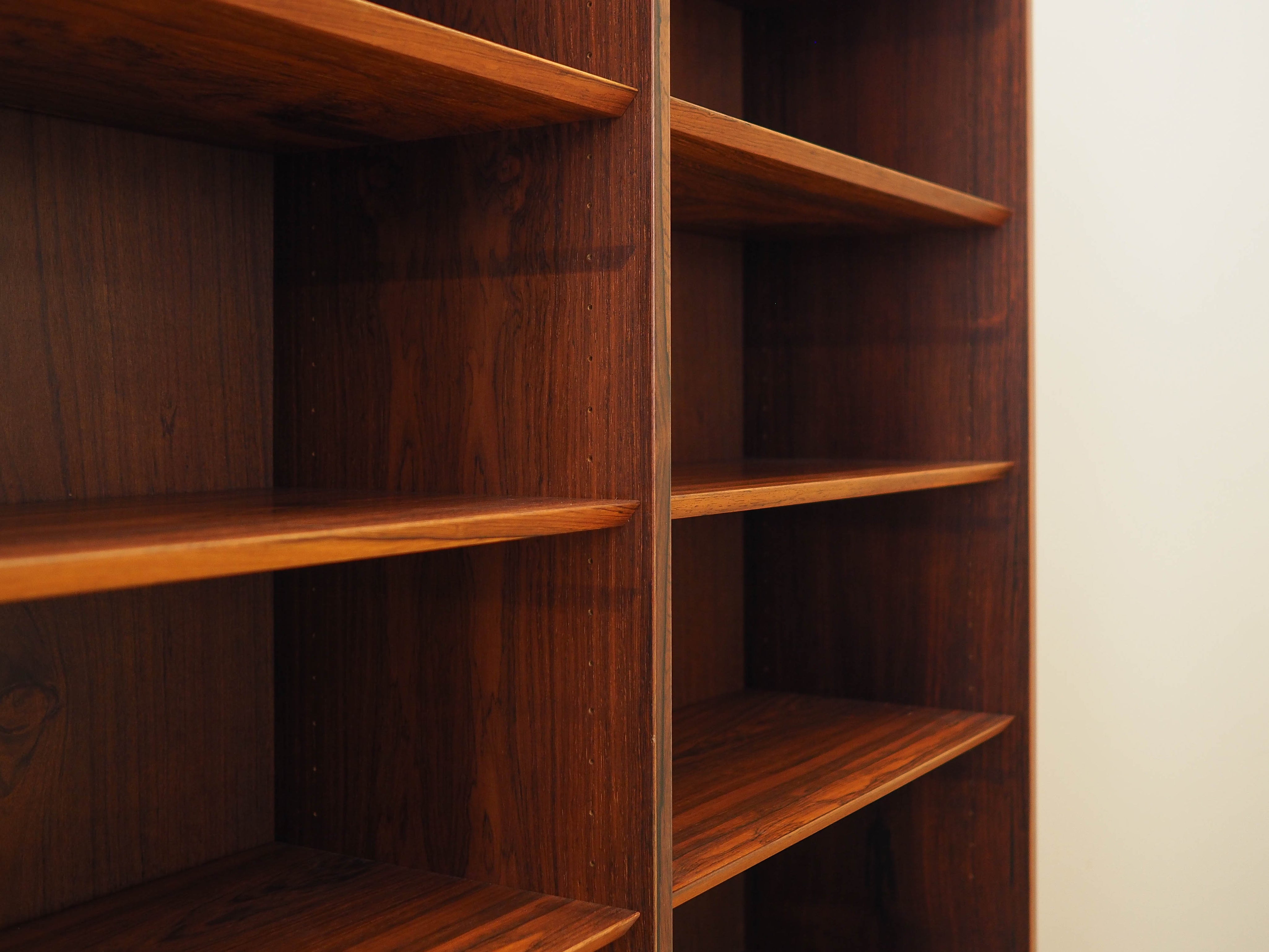 Rosewood_Bookcase,_Hundevad,_1970s,_Denmark