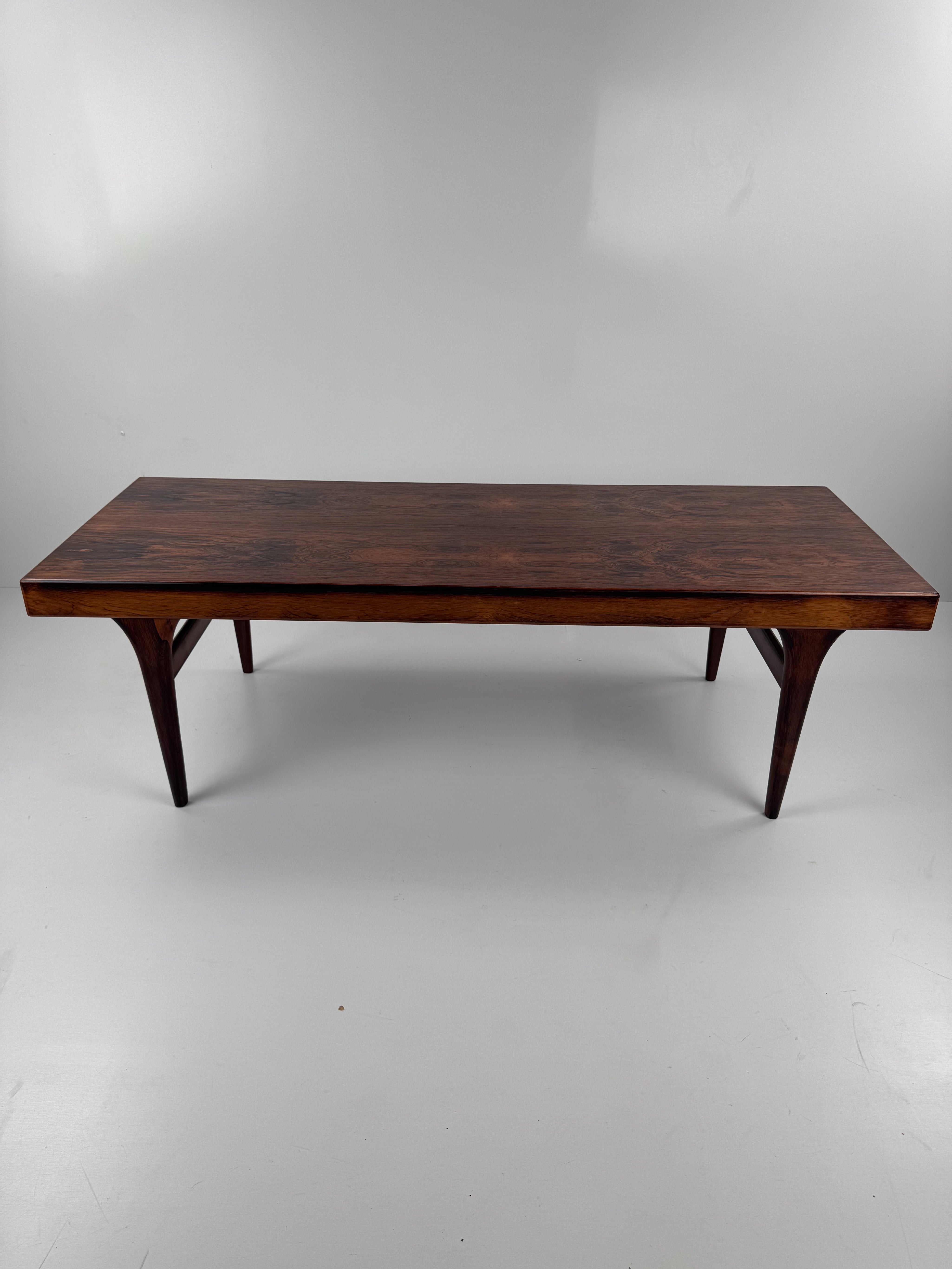 Rosewood_Coffee_Table_with_Pull-Out_Leaves_by_CFC_Silkeborg,_Denmark,_1960s