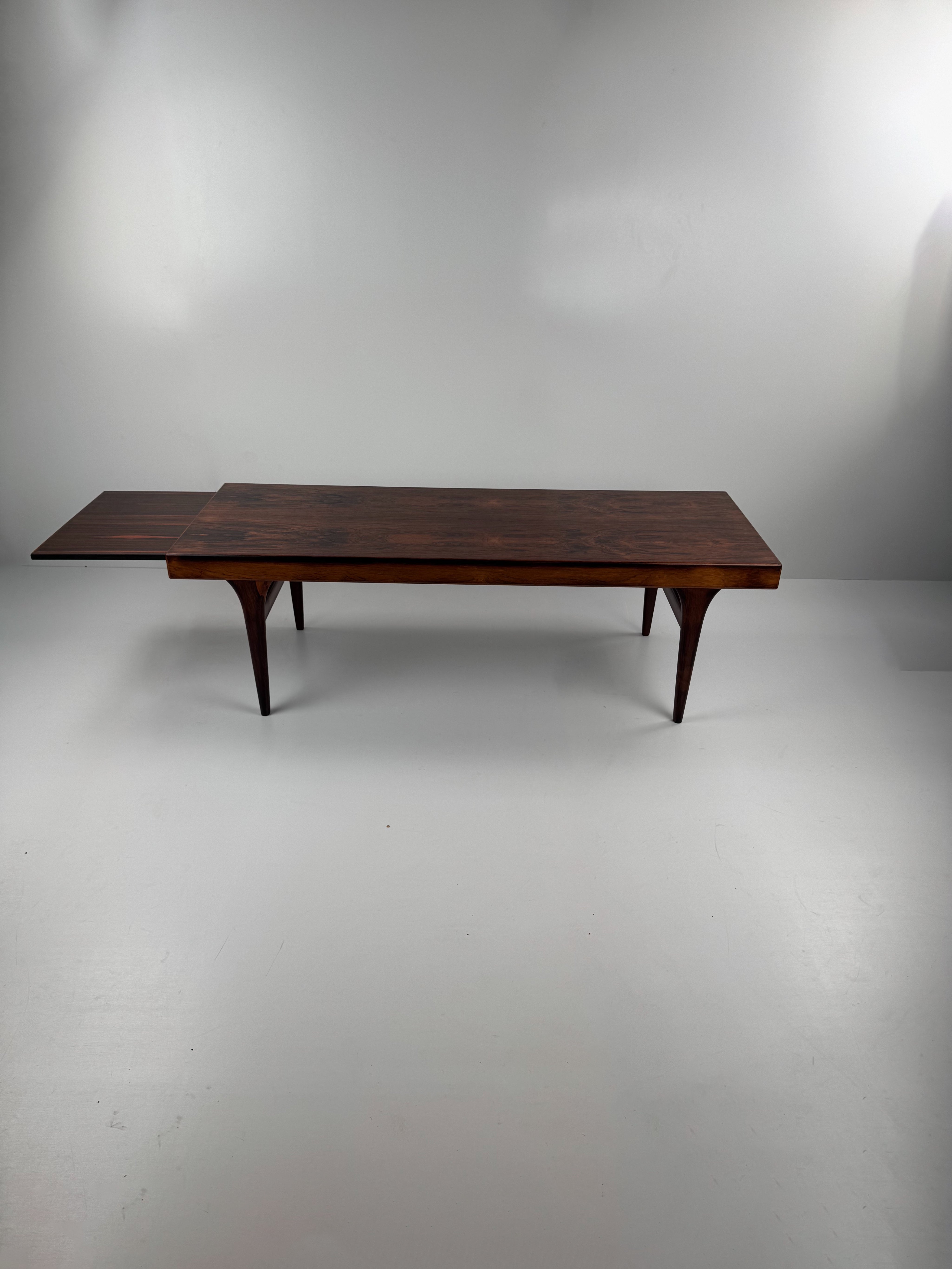 Rosewood_Coffee_Table_with_Pull-Out_Leaves_by_CFC_Silkeborg,_Denmark,_1960s