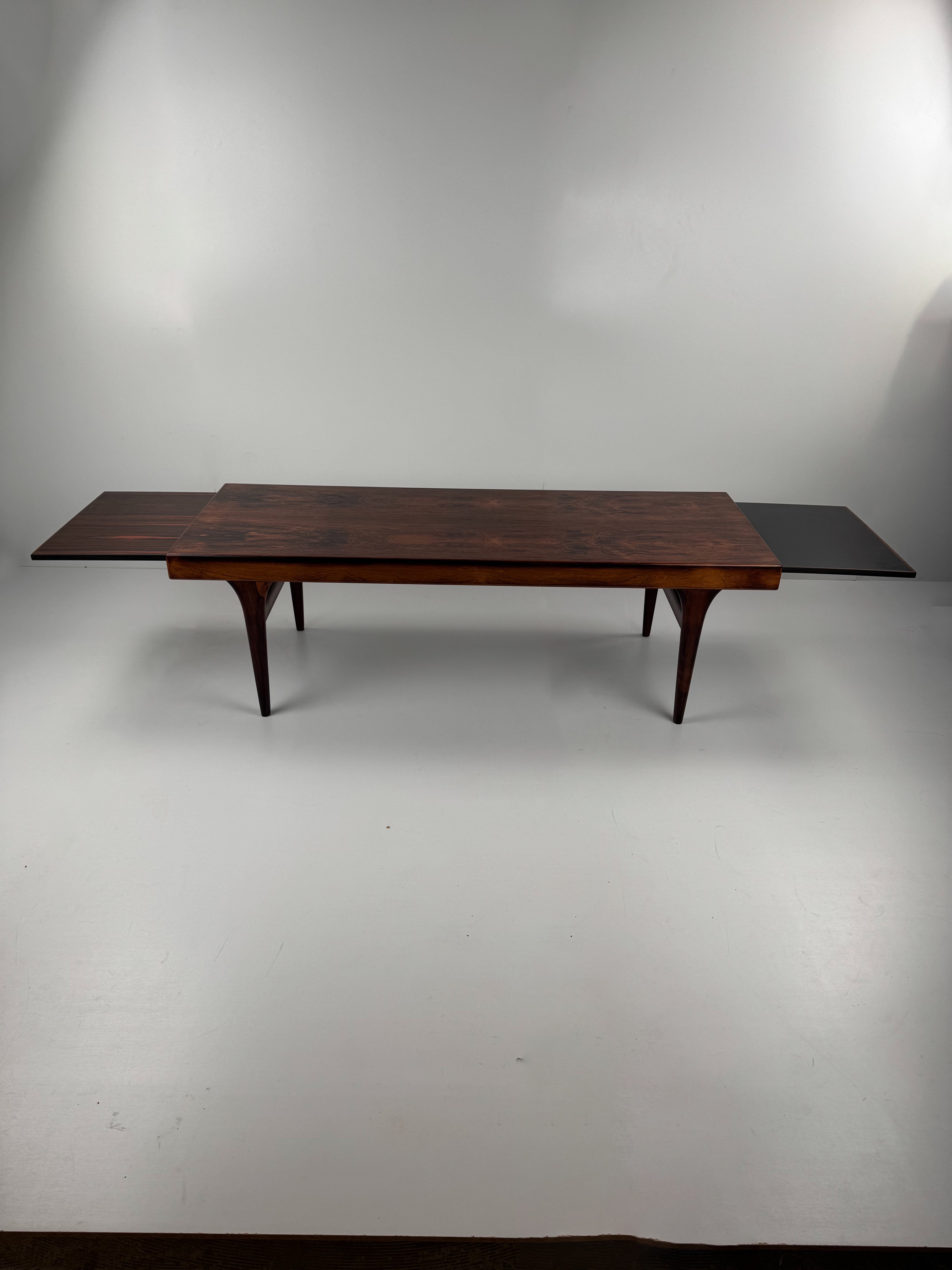 Rosewood_Coffee_Table_with_Pull-Out_Leaves_by_CFC_Silkeborg,_Denmark,_1960s
