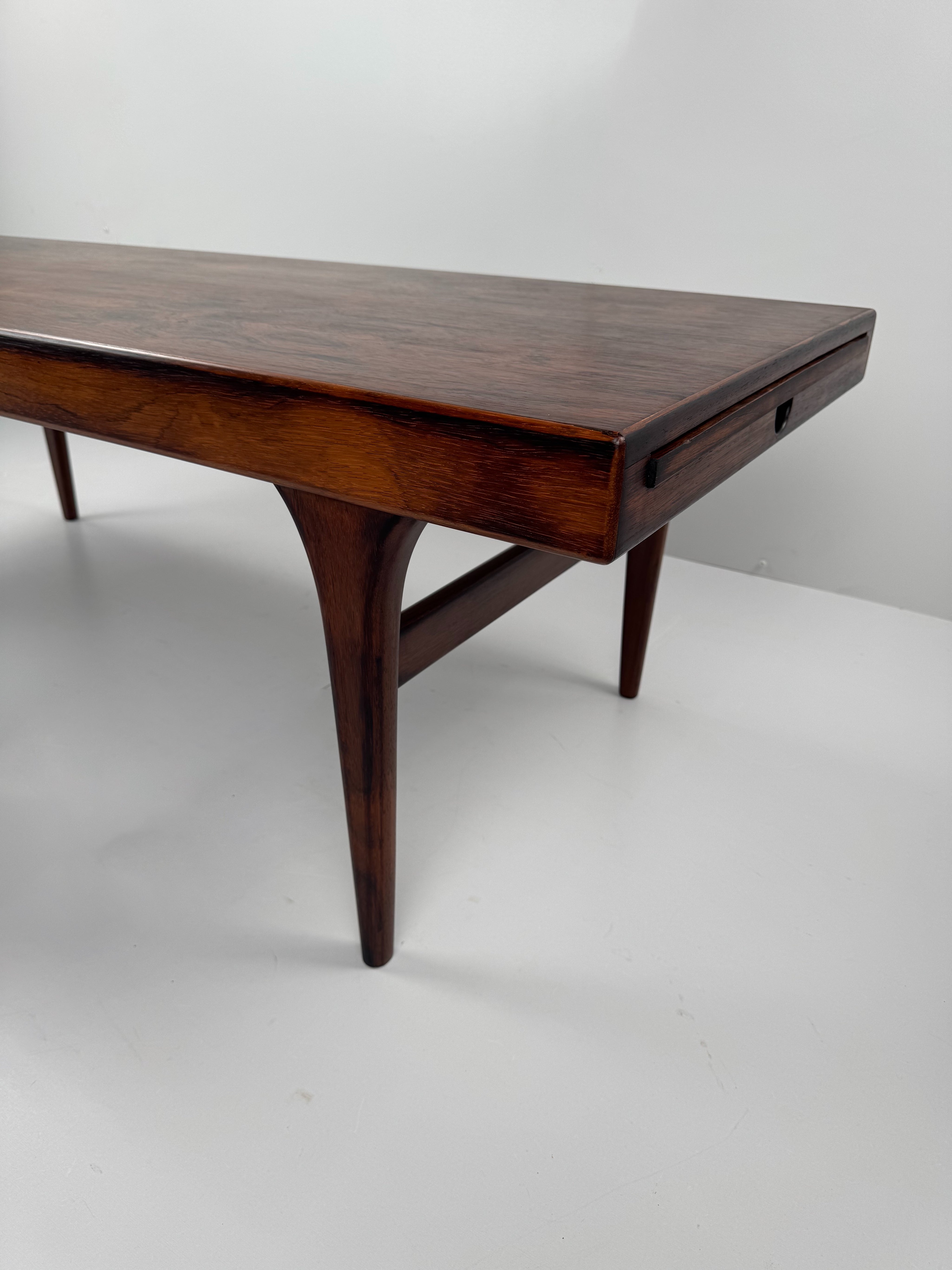 Rosewood_Coffee_Table_with_Pull-Out_Leaves_by_CFC_Silkeborg,_Denmark,_1960s