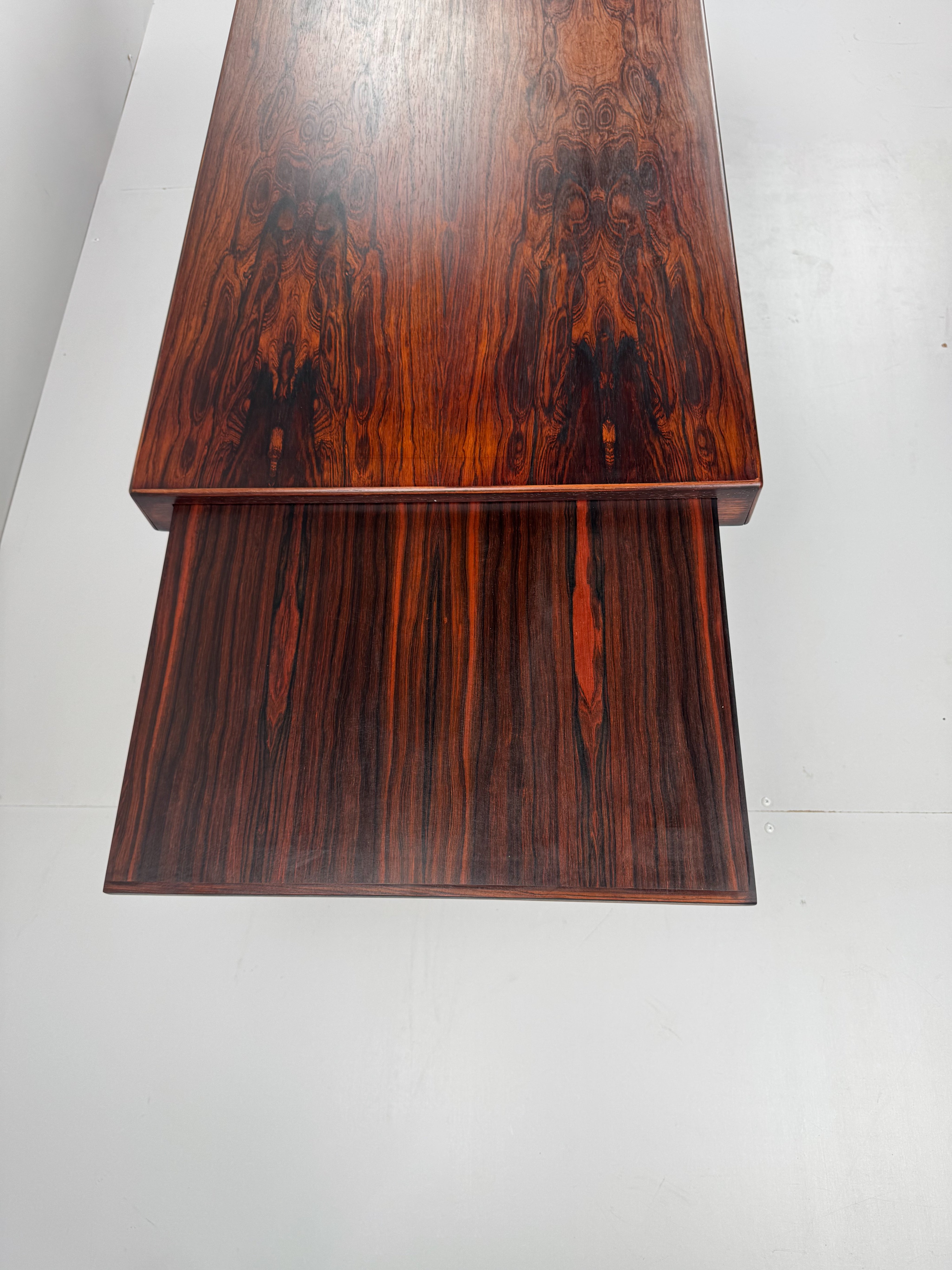 Rosewood_Coffee_Table_with_Pull-Out_Leaves_by_CFC_Silkeborg,_Denmark,_1960s