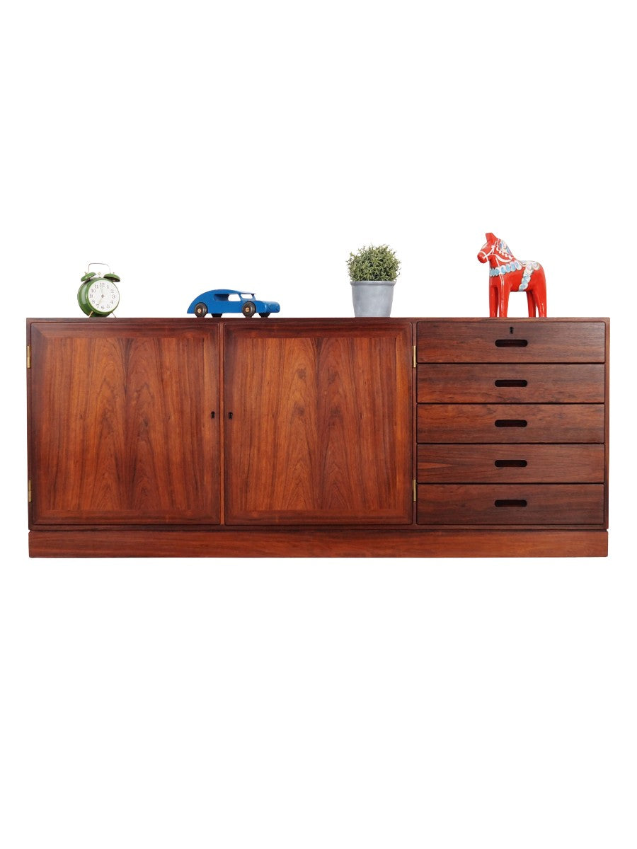 Rosewood_dresser,_Danish_design,_1970s,_designer:_Kai_Winding