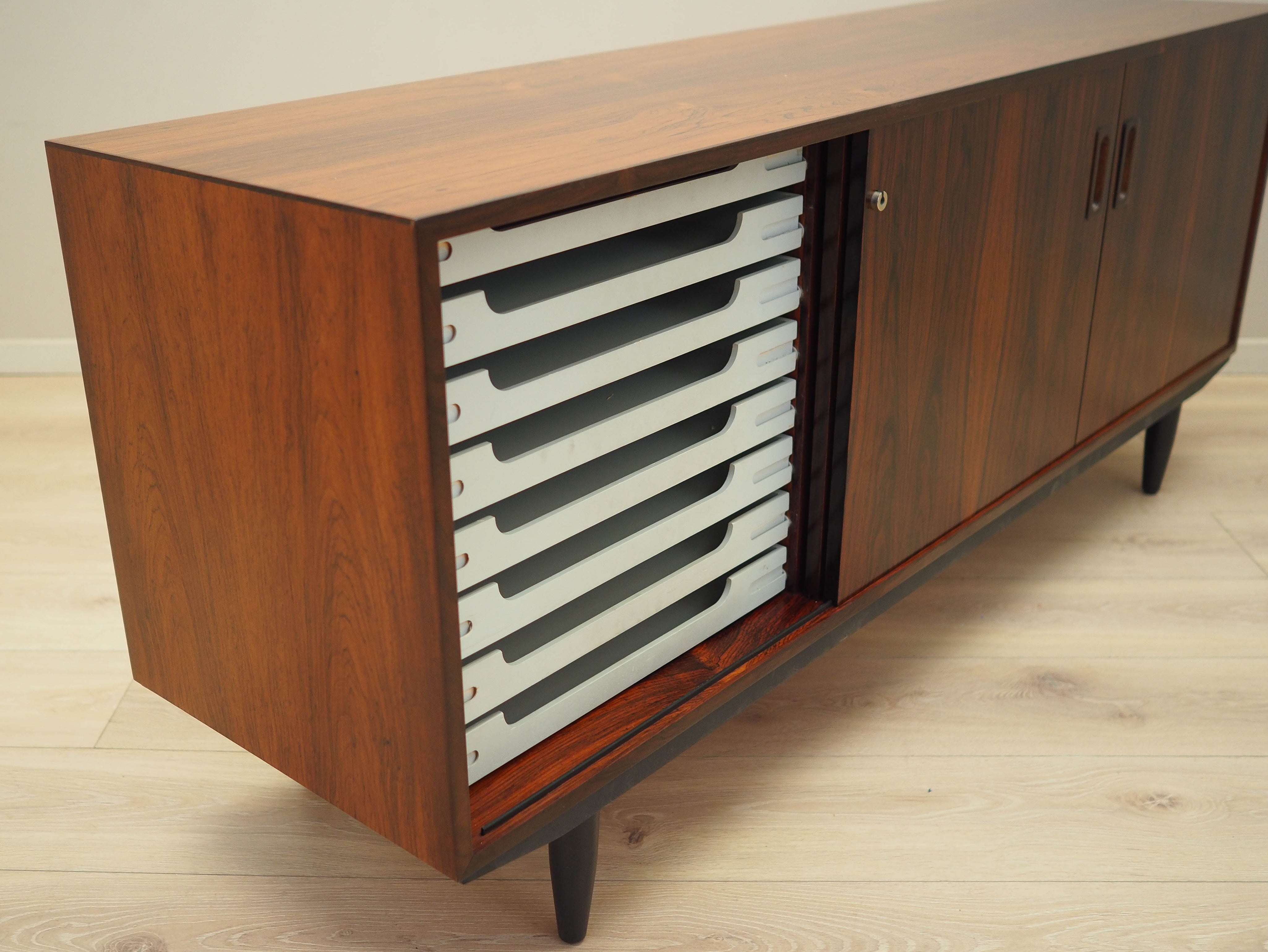 Rosewood_Dresser,_Veneer,_1970s,_Denmark