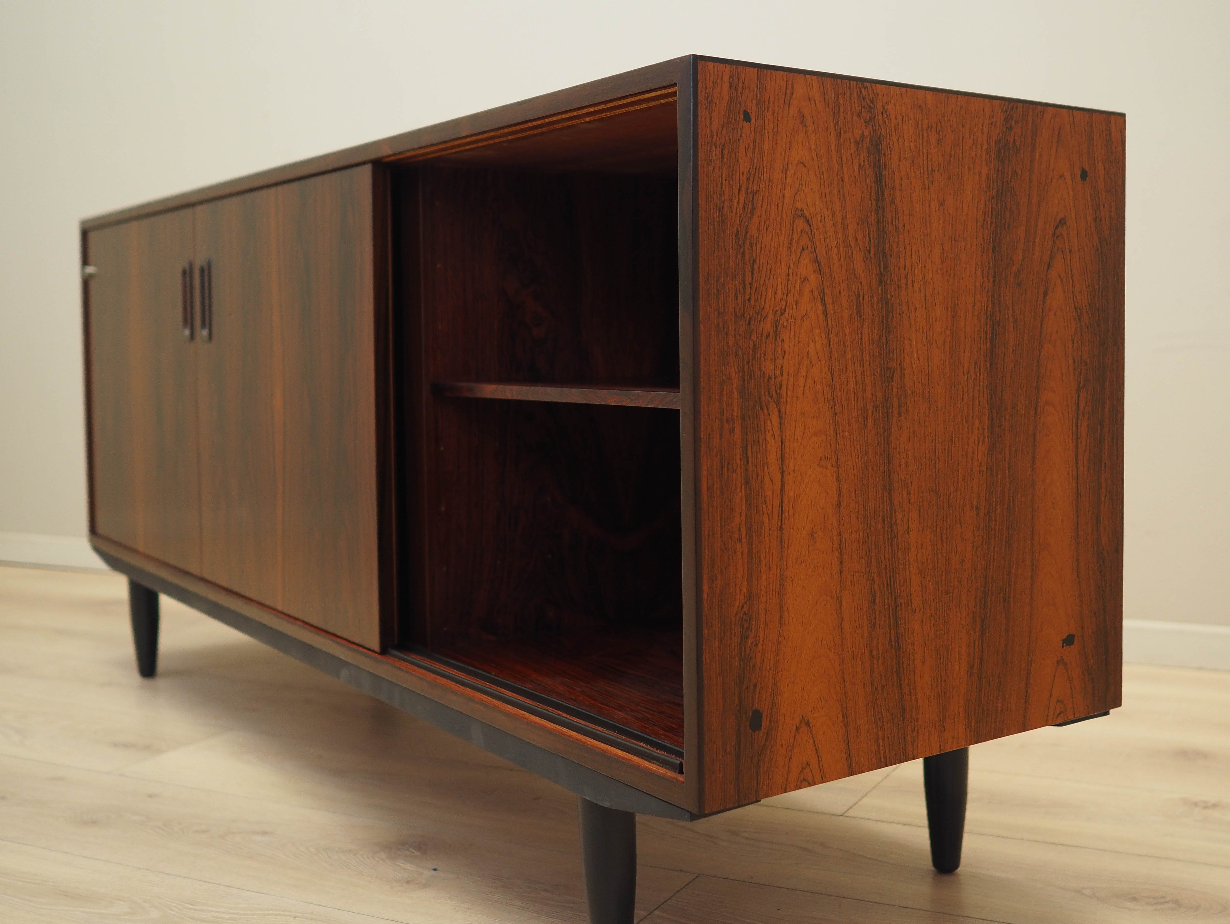 Rosewood_Dresser,_Veneer,_1970s,_Denmark
