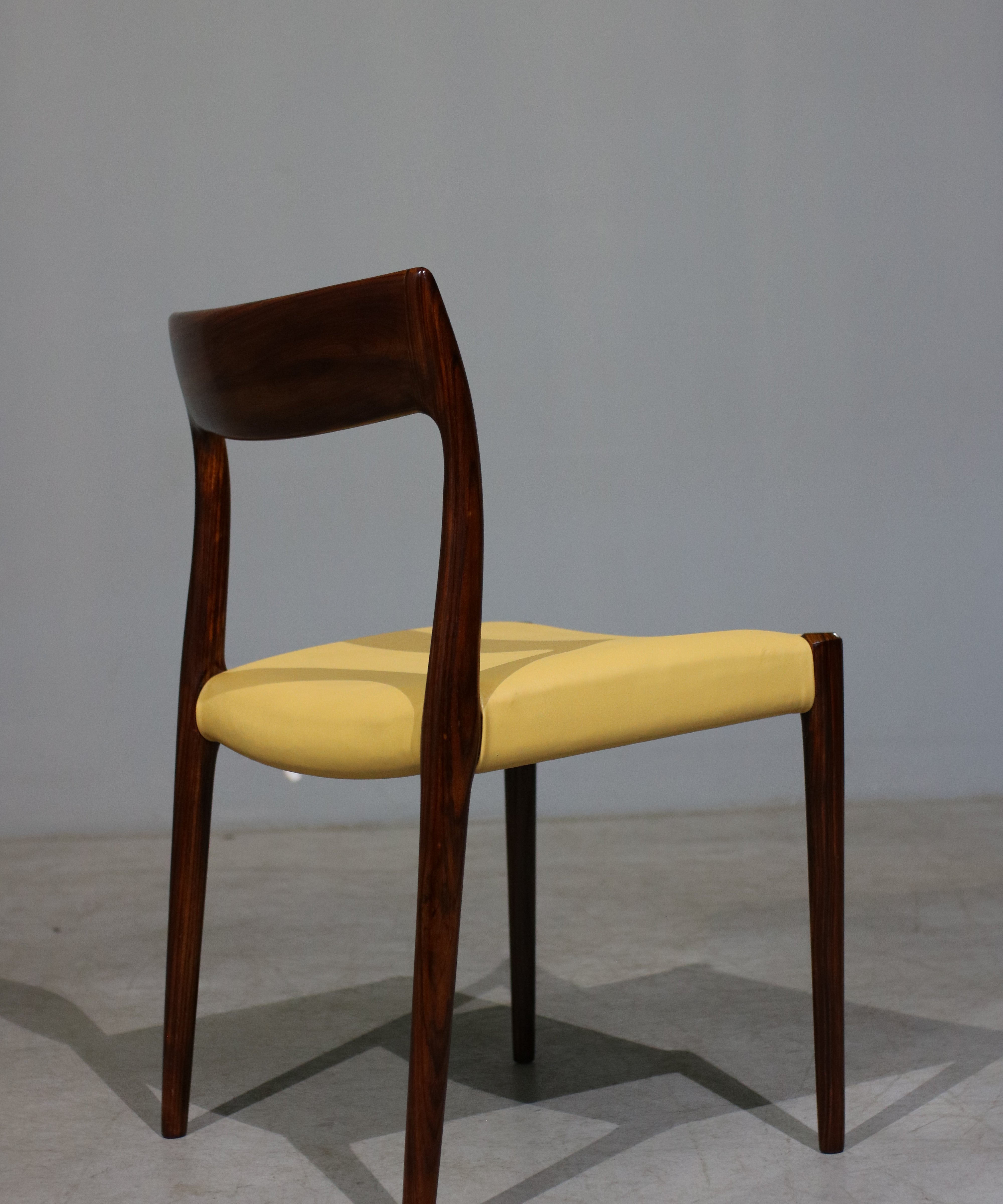 Set_of_6_Rosewood_Model_77_Dining_Chairs_by_Niels_O._Moller,_1960