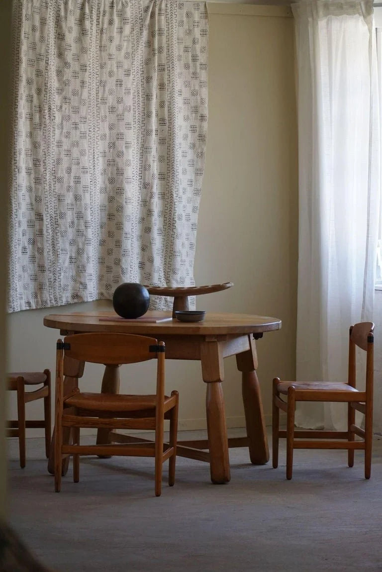 Round_Brutalist_Dining_Table_in_Oak,_Mid_Century_Modern,_Made_in_France,_1960s