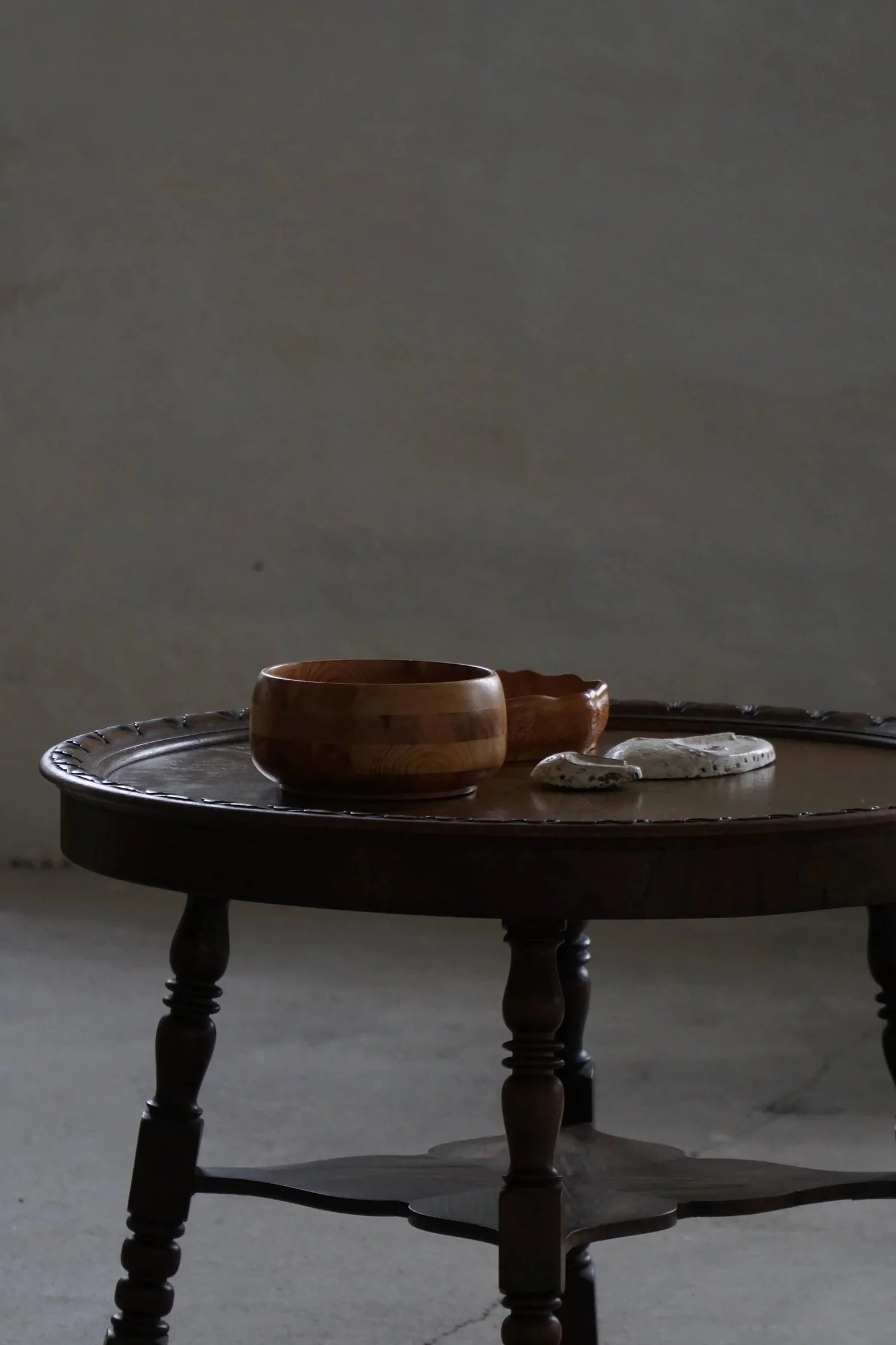 Round_Danish_Baroque_Coffee_Table_in_Solid_Oak,_19th_Century