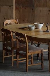 Round_Danish_Oak_Dining_Table_with_Two_Extension_Leaves,_Mid_Century_Modern,_1960s