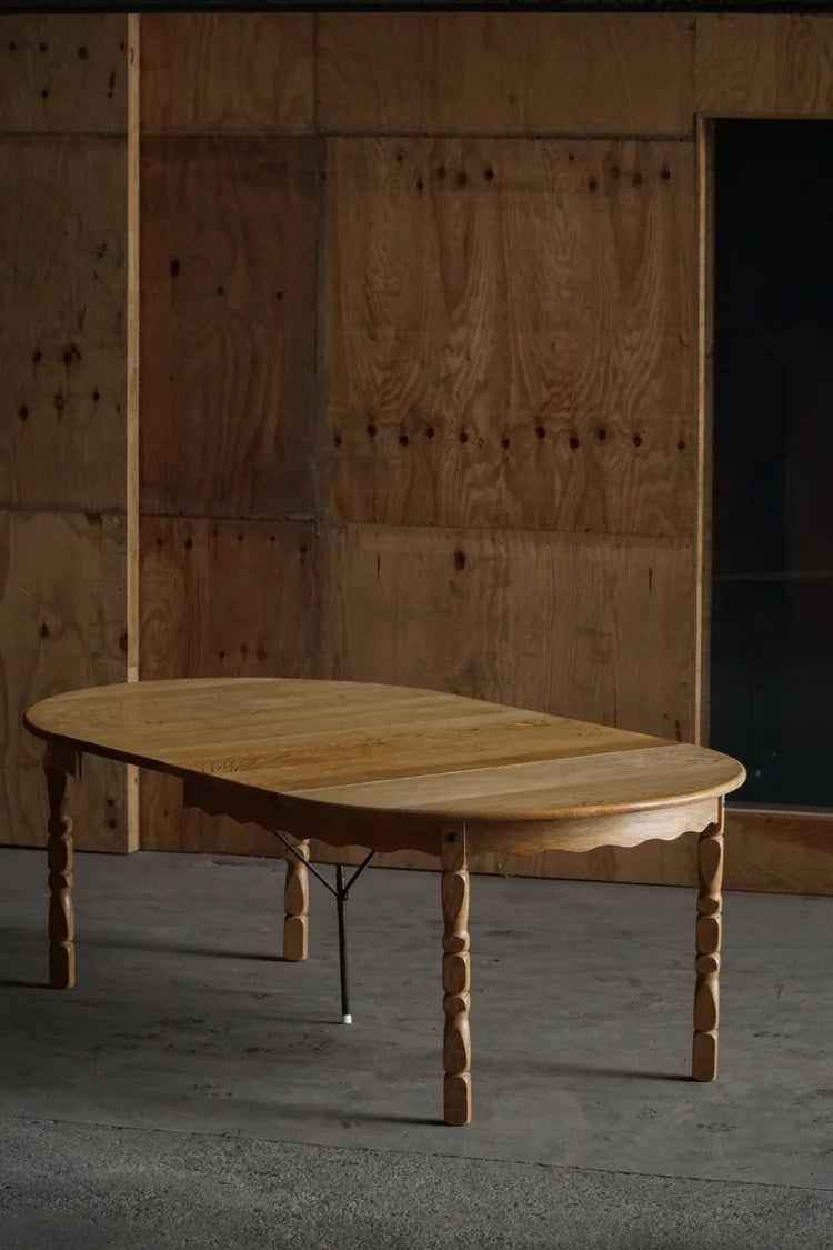 Round_Danish_Oak_Dining_Table_with_Two_Extension_Leaves,_Mid_Century_Modern,_1960s