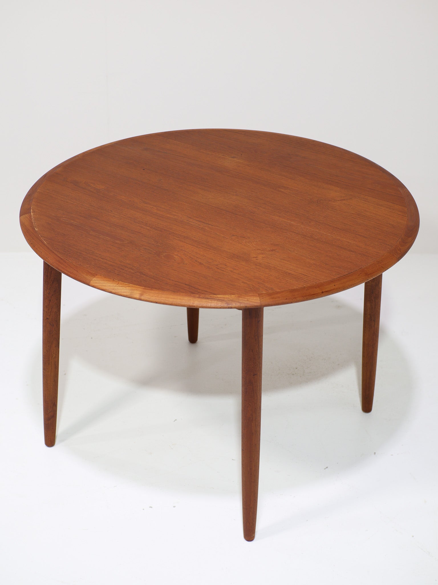 Round_Teak_Dining_Table,_1960s,_Denmark