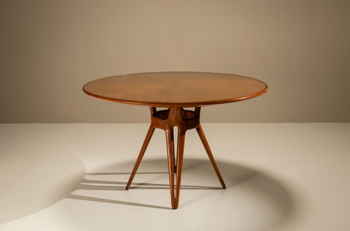 Round_Dining_Table_in_Walnut_attr._to_Ico_Parisi,_Italy_1950s