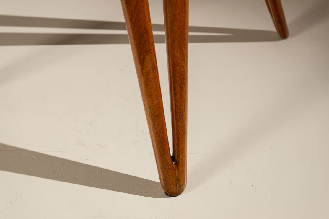 Round_Dining_Table_in_Walnut_attr._to_Ico_Parisi,_Italy_1950s