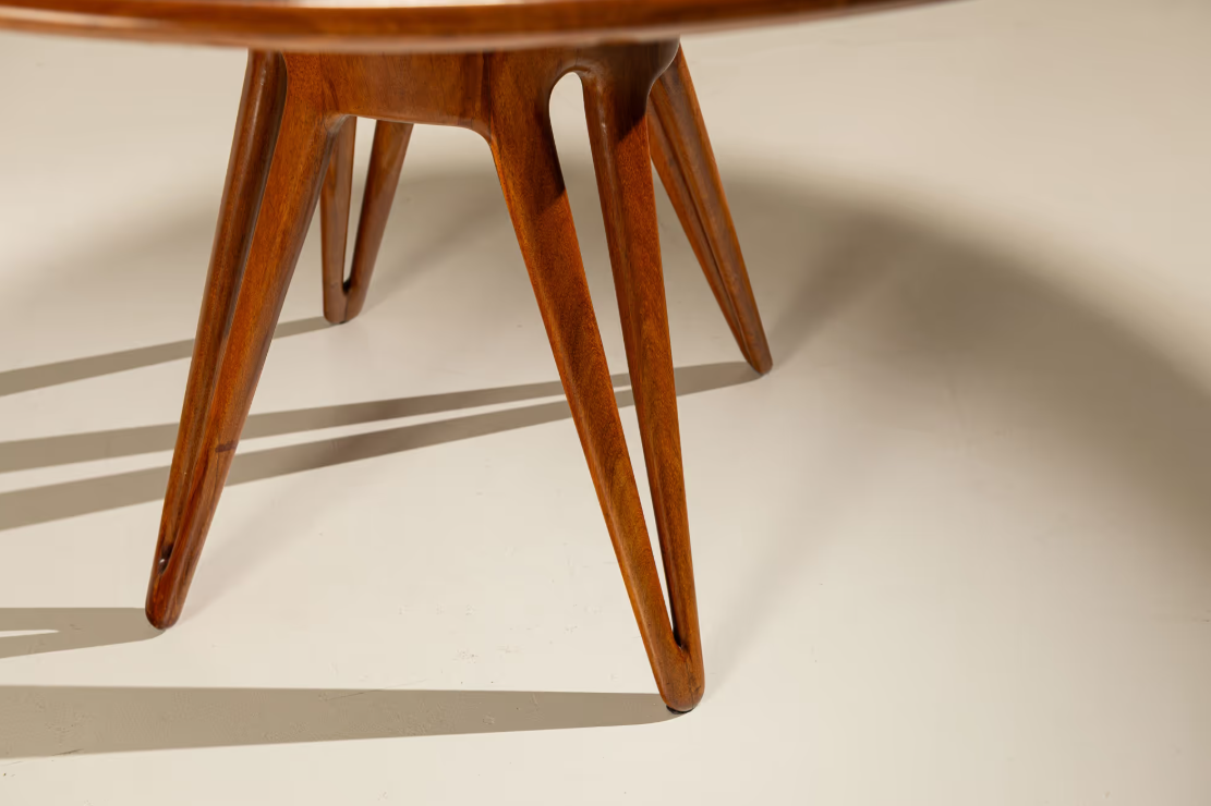 Round_Dining_Table_in_Walnut_attr._to_Ico_Parisi,_Italy_1950s