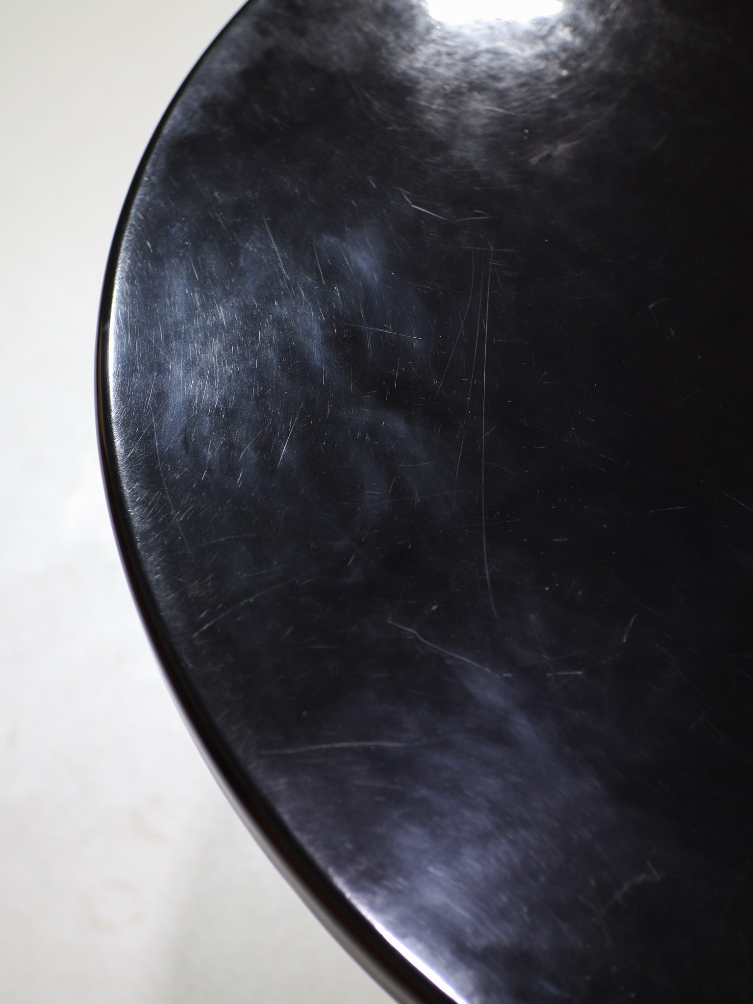 Round_dining_table_Kartell_Castelli_Ferrieri_Gardella,_Italy_1964