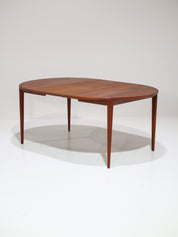 Extendable_Teak_Dining_Table_by_Henry_Rosengren_Hansen_for_Brande_Møbelindustri,_Denmark_1960s