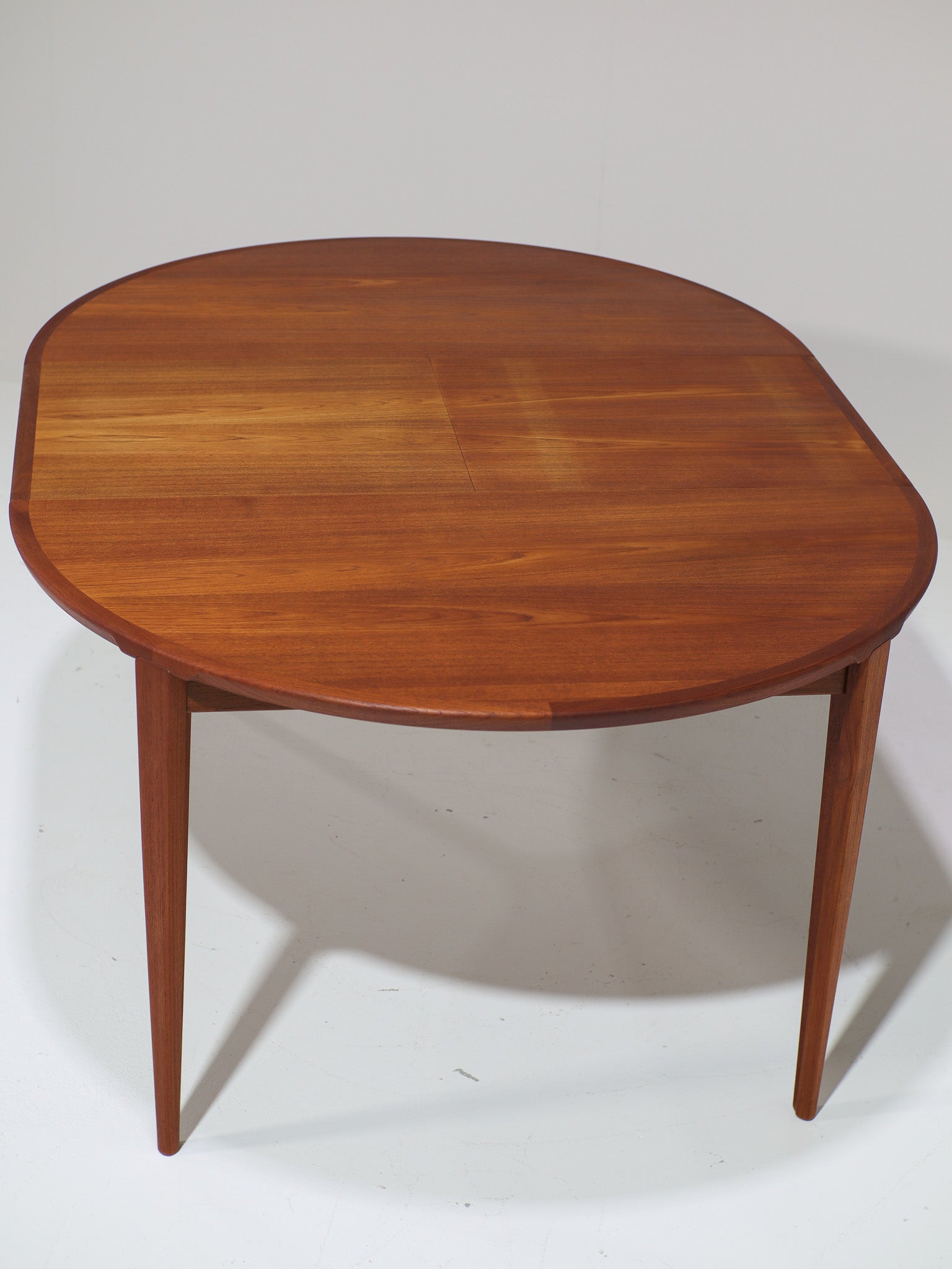 Extendable_Teak_Dining_Table_by_Henry_Rosengren_Hansen_for_Brande_Møbelindustri,_Denmark_1960s