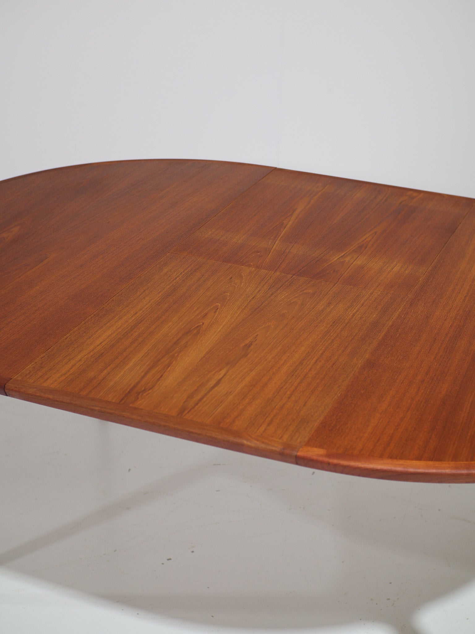 Extendable_Teak_Dining_Table_by_Henry_Rosengren_Hansen_for_Brande_Møbelindustri,_Denmark_1960s