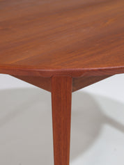 Extendable_Teak_Dining_Table_by_Henry_Rosengren_Hansen_for_Brande_Møbelindustri,_Denmark_1960s