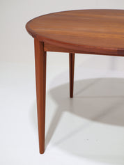 Extendable_Teak_Dining_Table_by_Henry_Rosengren_Hansen_for_Brande_Møbelindustri,_Denmark_1960s