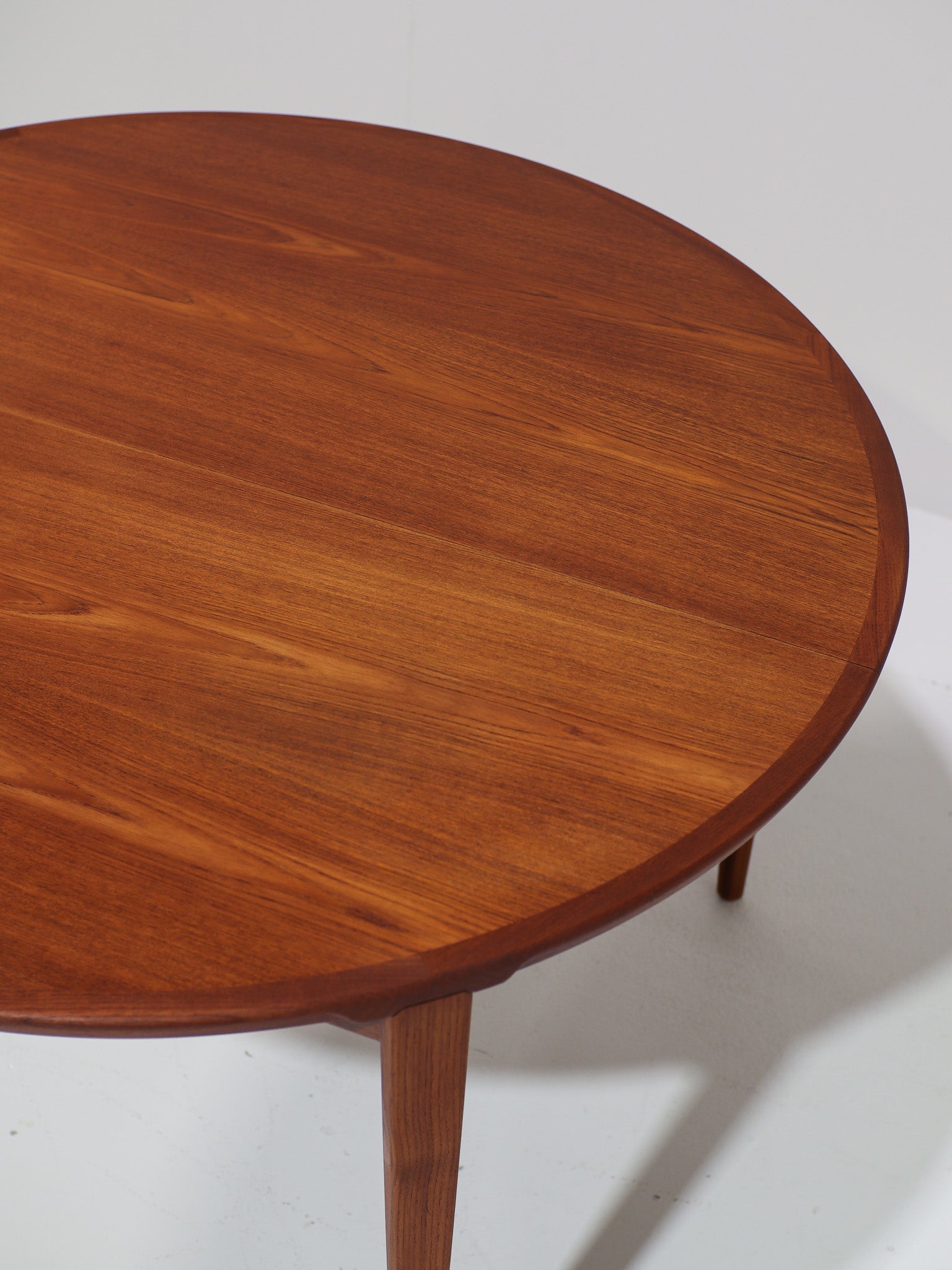 Extendable_Teak_Dining_Table_by_Henry_Rosengren_Hansen_for_Brande_Møbelindustri,_Denmark_1960s